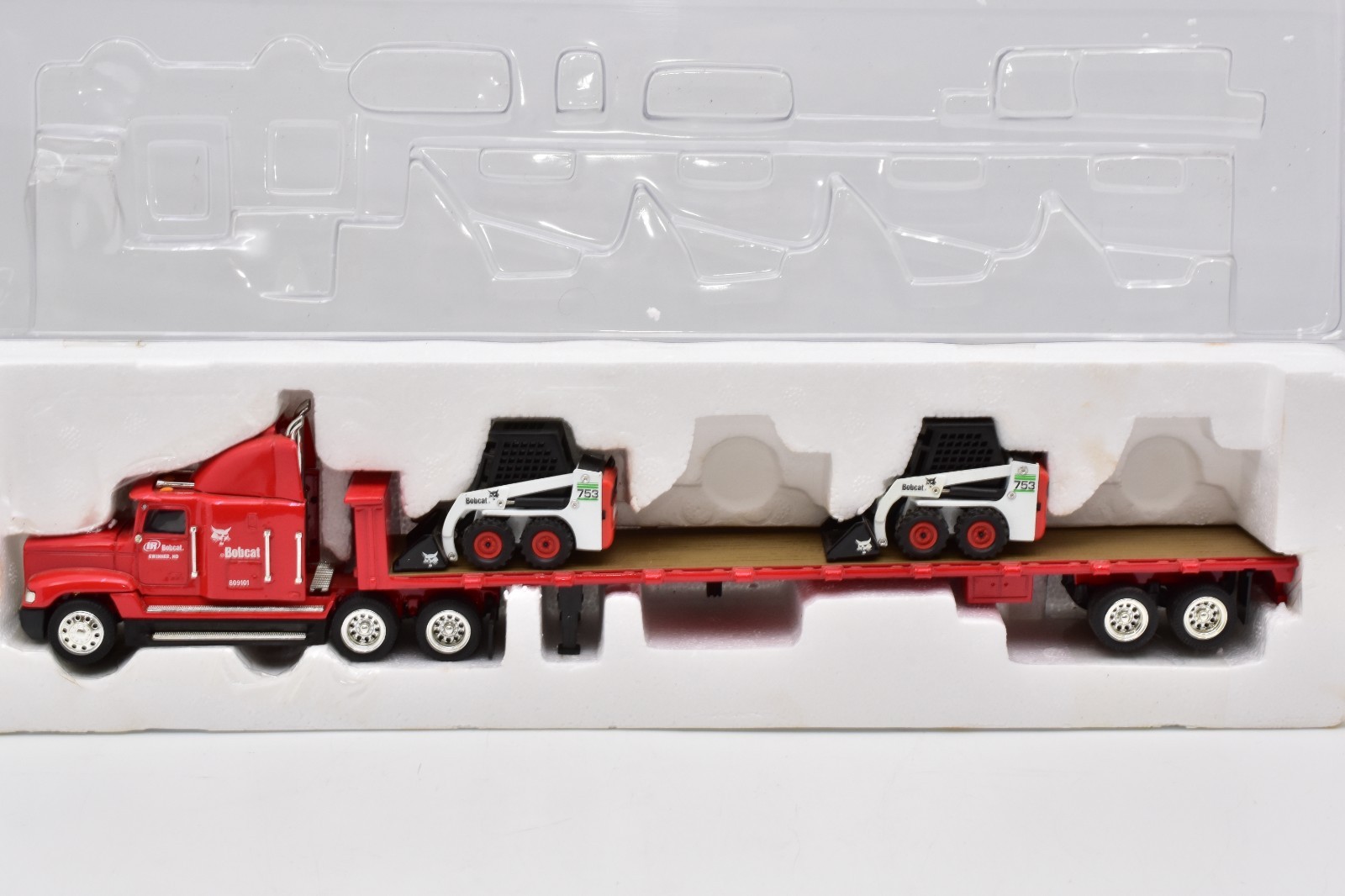 Bobcat Flatbed Tractor Trailer Loaders 1:50 Scale #6901271 (MISSING 2 LOADERS)