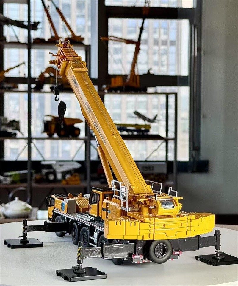 1:50 XGMC XCA260L8 260 Two-cab 5-axle Alloy Crane Model XCMG All-terrain Crane
