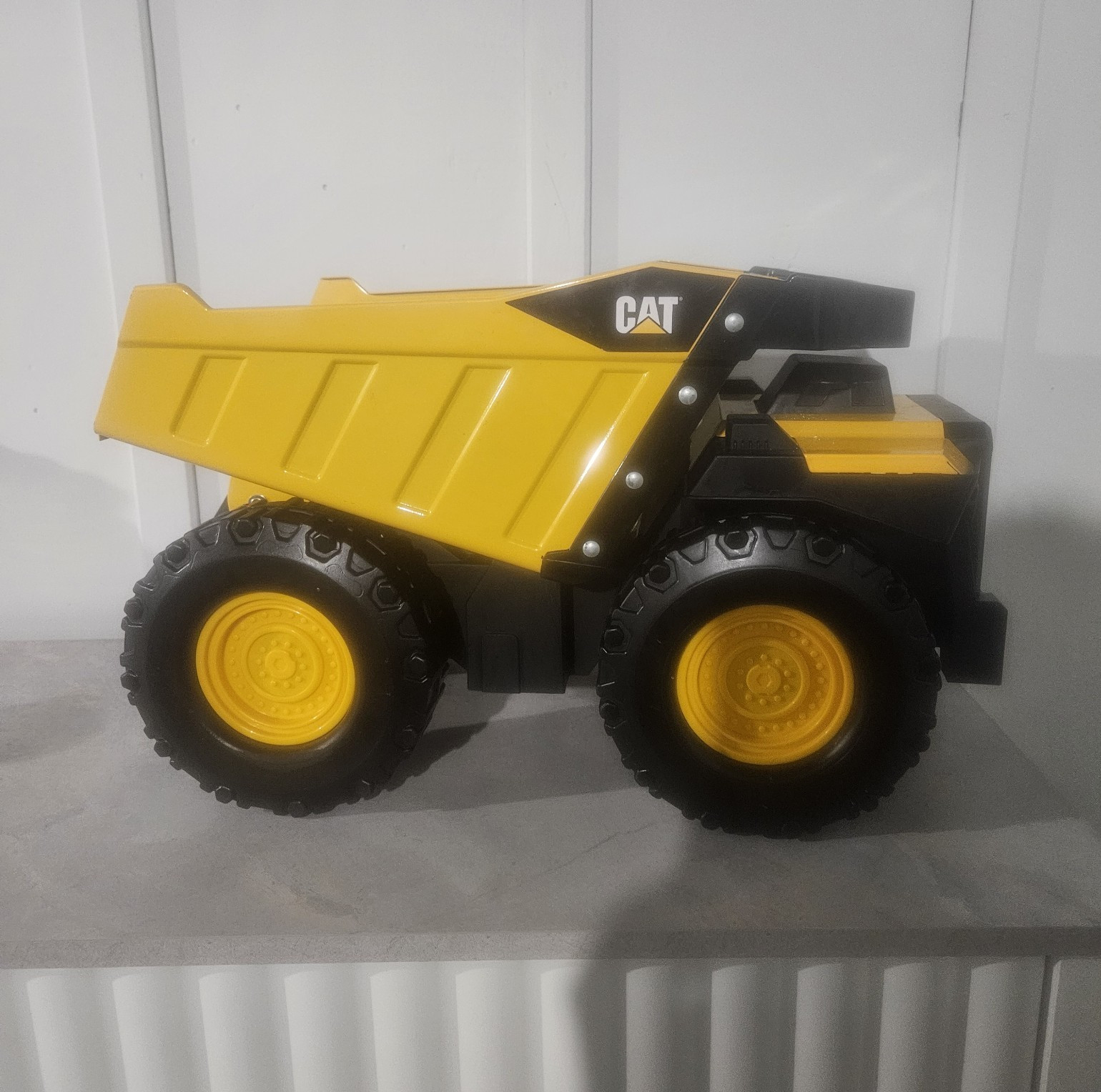 CAT Caterpillar Steel Mighty Dump Truck 20″long Construction Off-Road