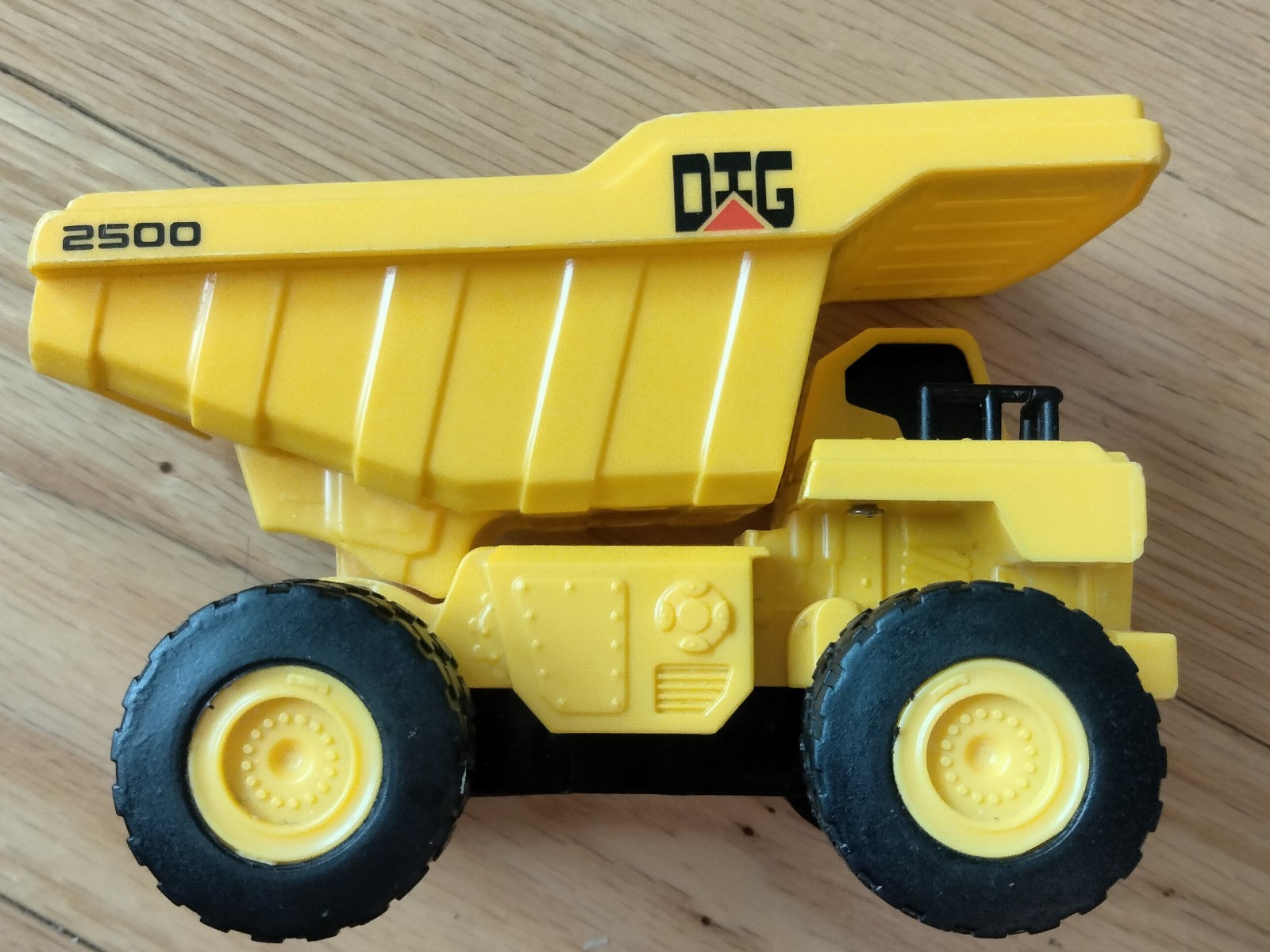 Maxx Action Mini Dump Truck toy – Moving Parts Sounds Lights Rev Motor