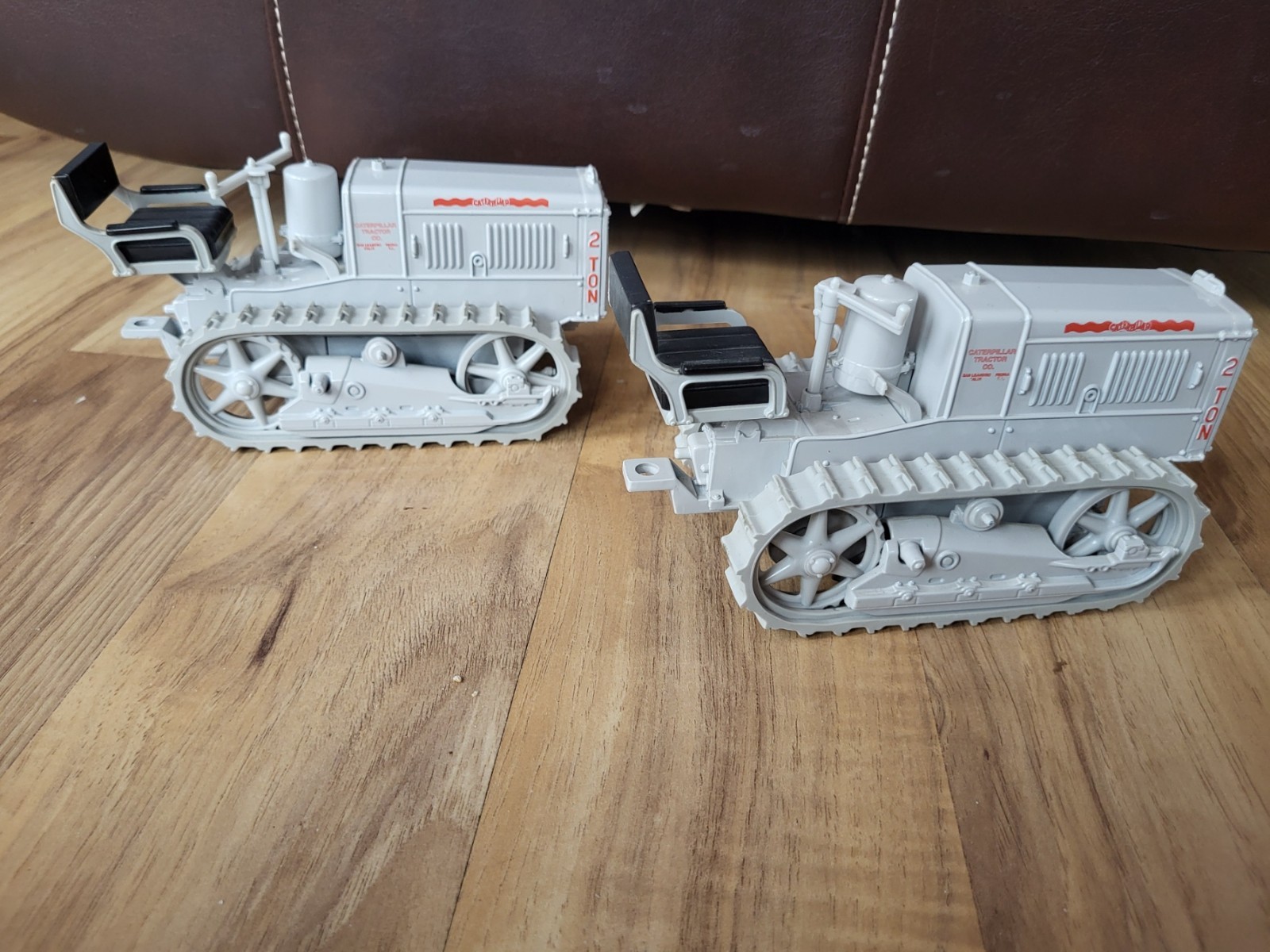 Set Of 2 ERTL 1928 Caterpillar 2-Ton Track-Type Gray Diecast Tractor 1:16 Scale