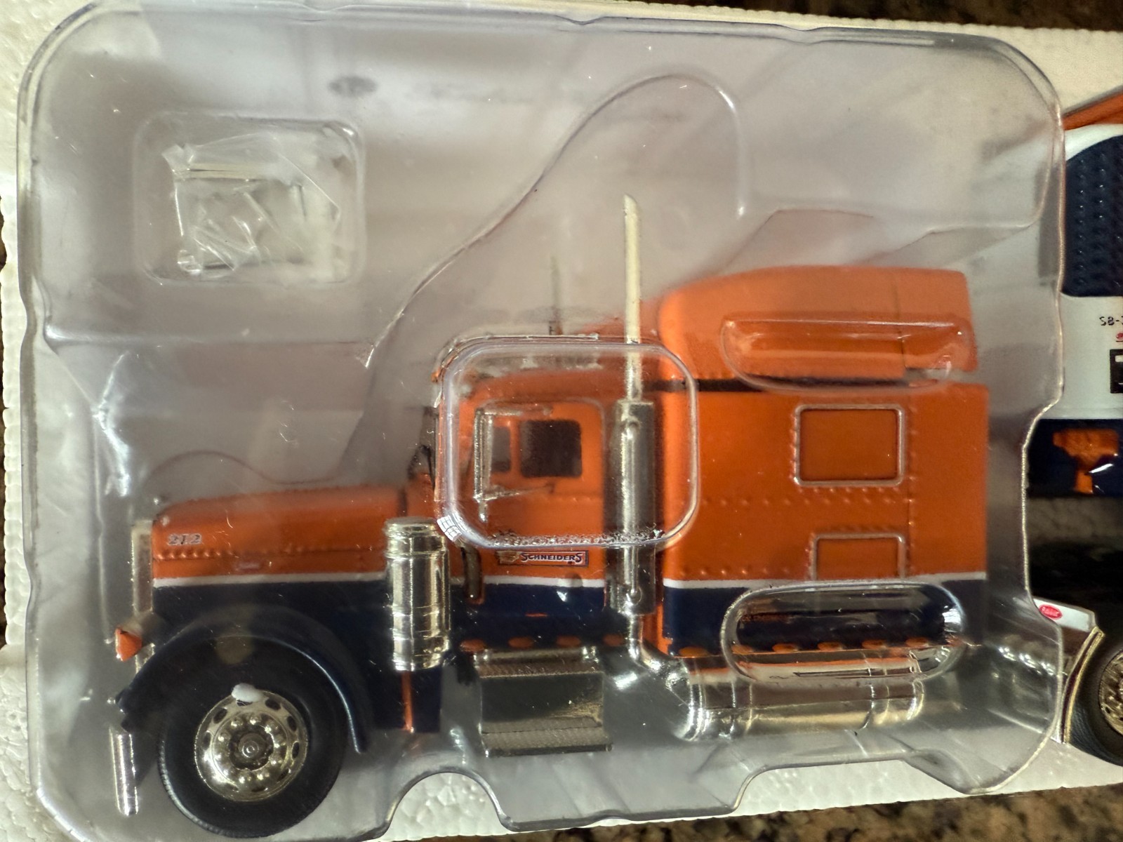1/53 TONKIN PETERBILT SCHNEIDERS RED HOTS 2005 1/1890