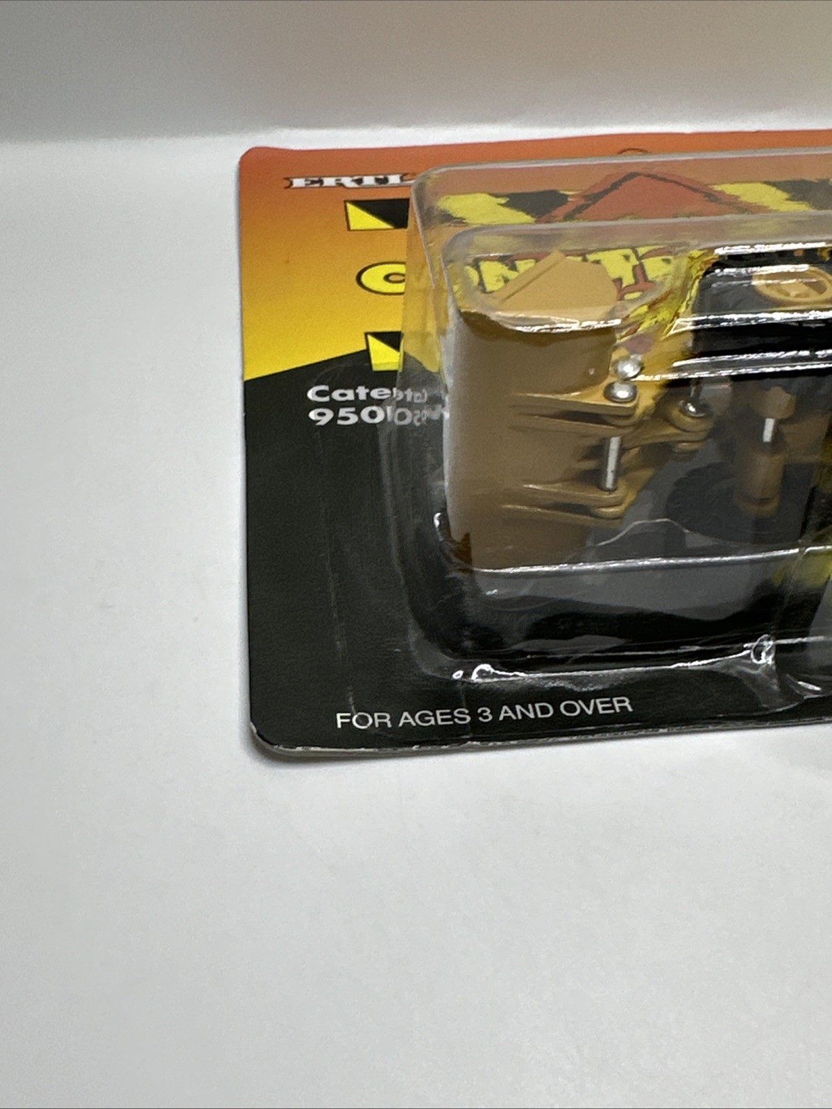 ERTL Road Construction Ahead Caterpillar 950F Wheel Loader 1995 Die-Cast NEW