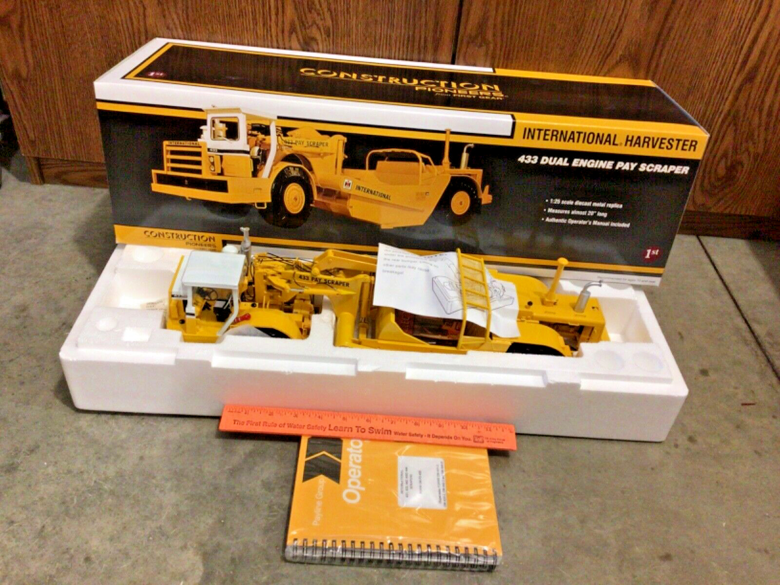 1:25 International Harvester 433 Dual Engine Pay Scraper First Gear NIB #70-0180