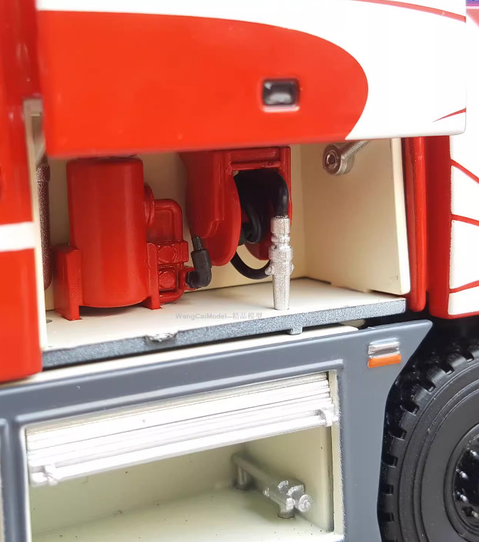 1:43 YongQiang COBRA3 Airport Foam Fire Truck Rescue Engine Diecast Model