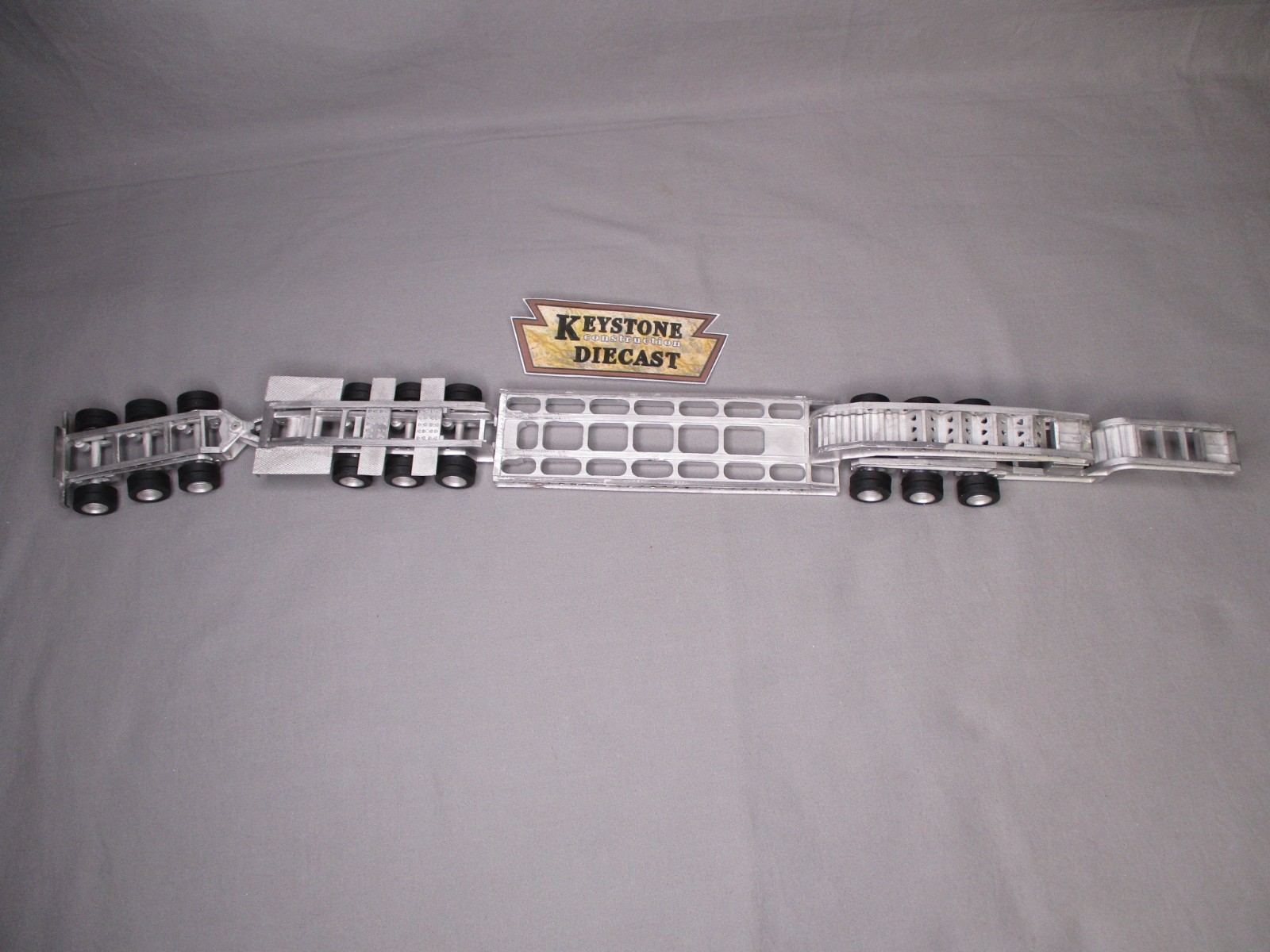 KMM Lowboy 9 Axle 3x3x3 Deck Trailer Unassembled Kit 1/48