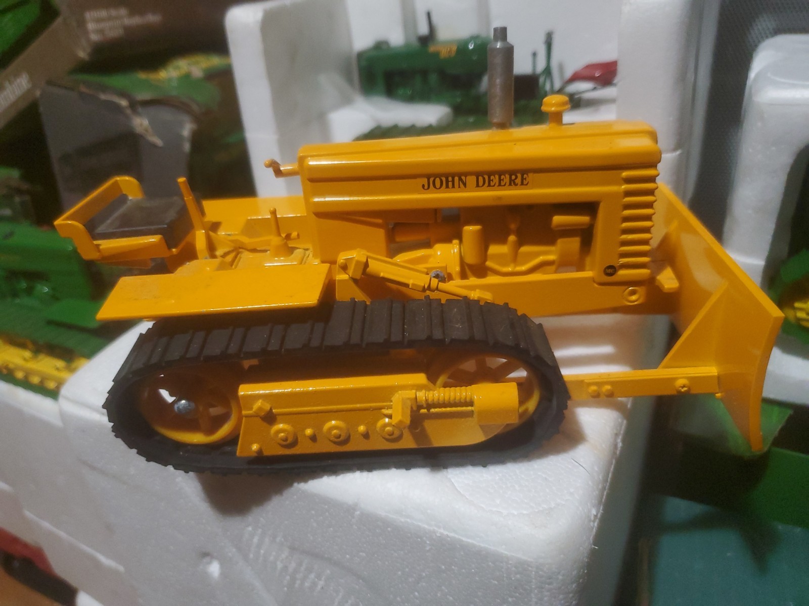 JOHN DEERE MC CRAWLER DOZER Diecast 1/16 GREAT CONDITION