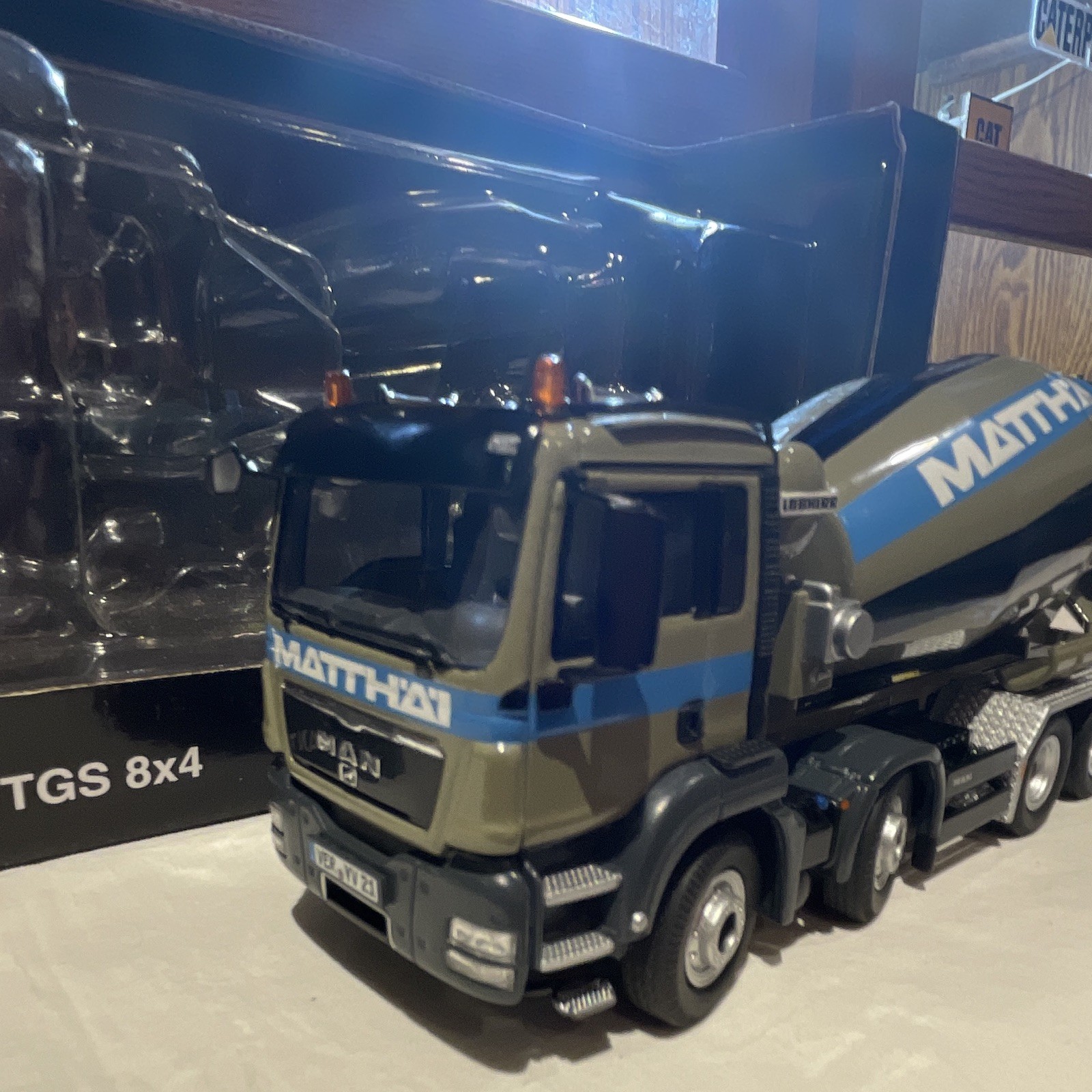 NZG 1:50 MAN TGS 8×4 Cement Mixer Truck Diecast Metal Liebherr Matthai