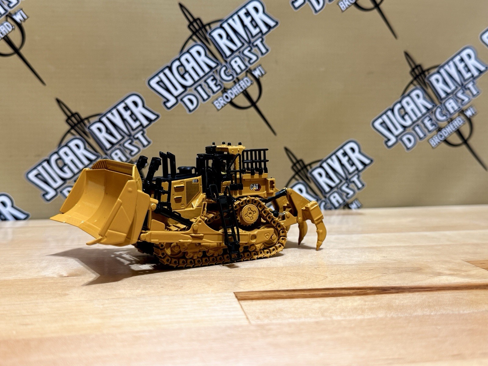 HO 1/87 Caterpillar D11 Dozer TKN Design With Metal Tracks Diecast Masters 85777