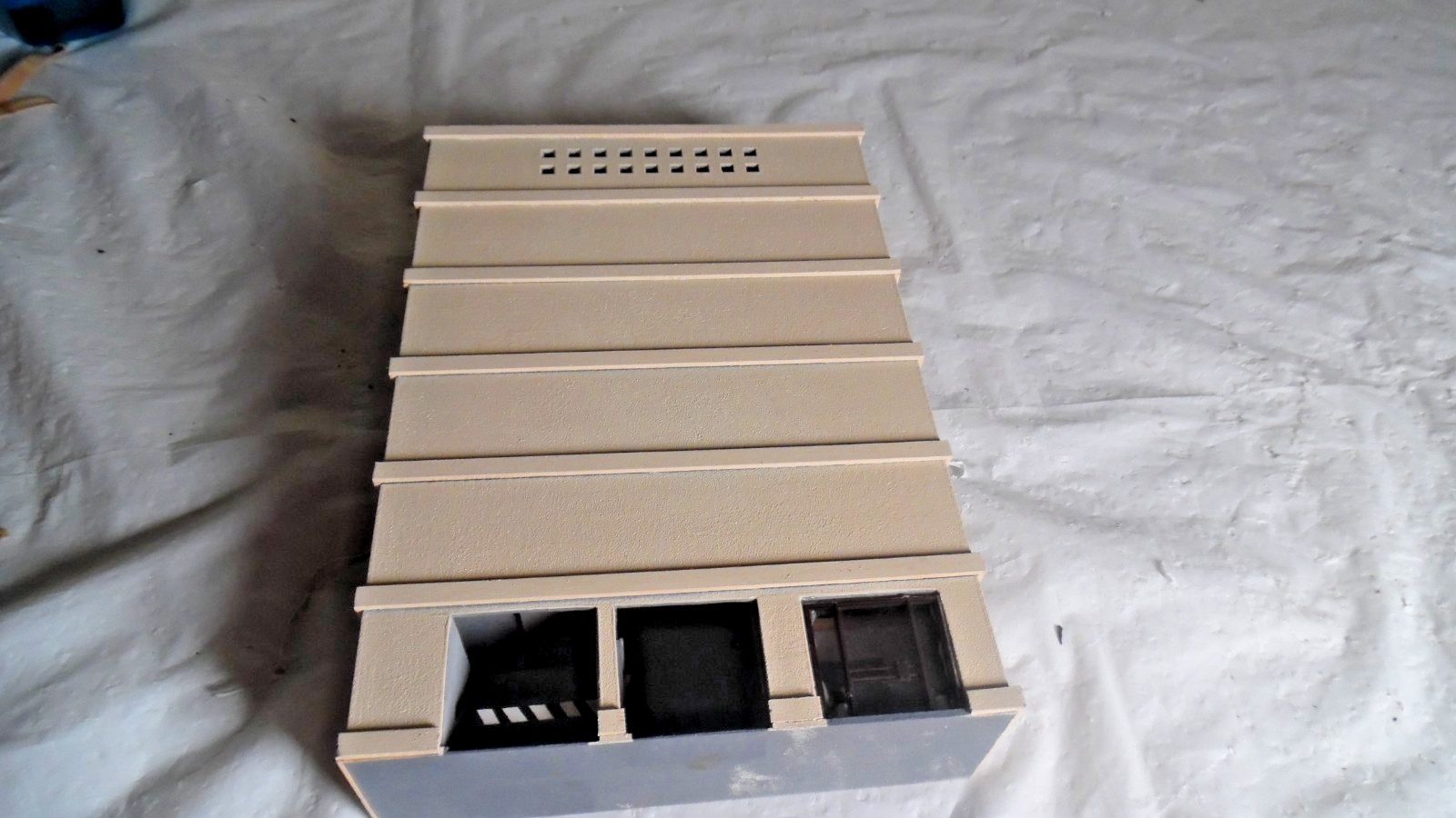 Unknown Manufactuer of Car Faclity Plastic -Used