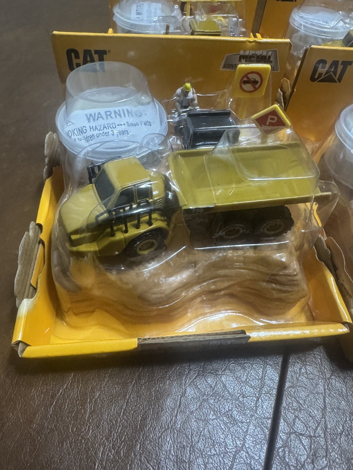 (4) Diecast Masters Caterpillar Earth Movers 1:87 construction replica toys NEW
