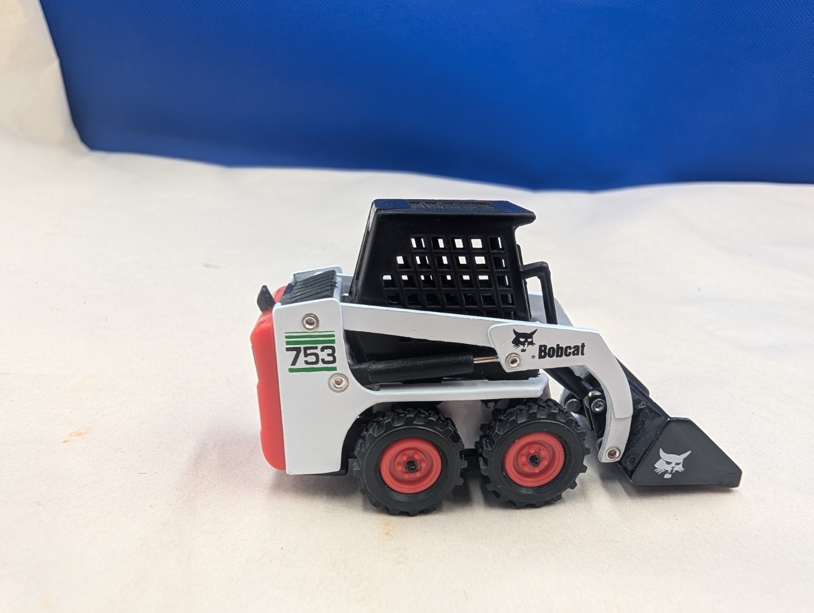 Bobcat 753 Skidsteer Loader 1/50 Diecast Metal Plastic