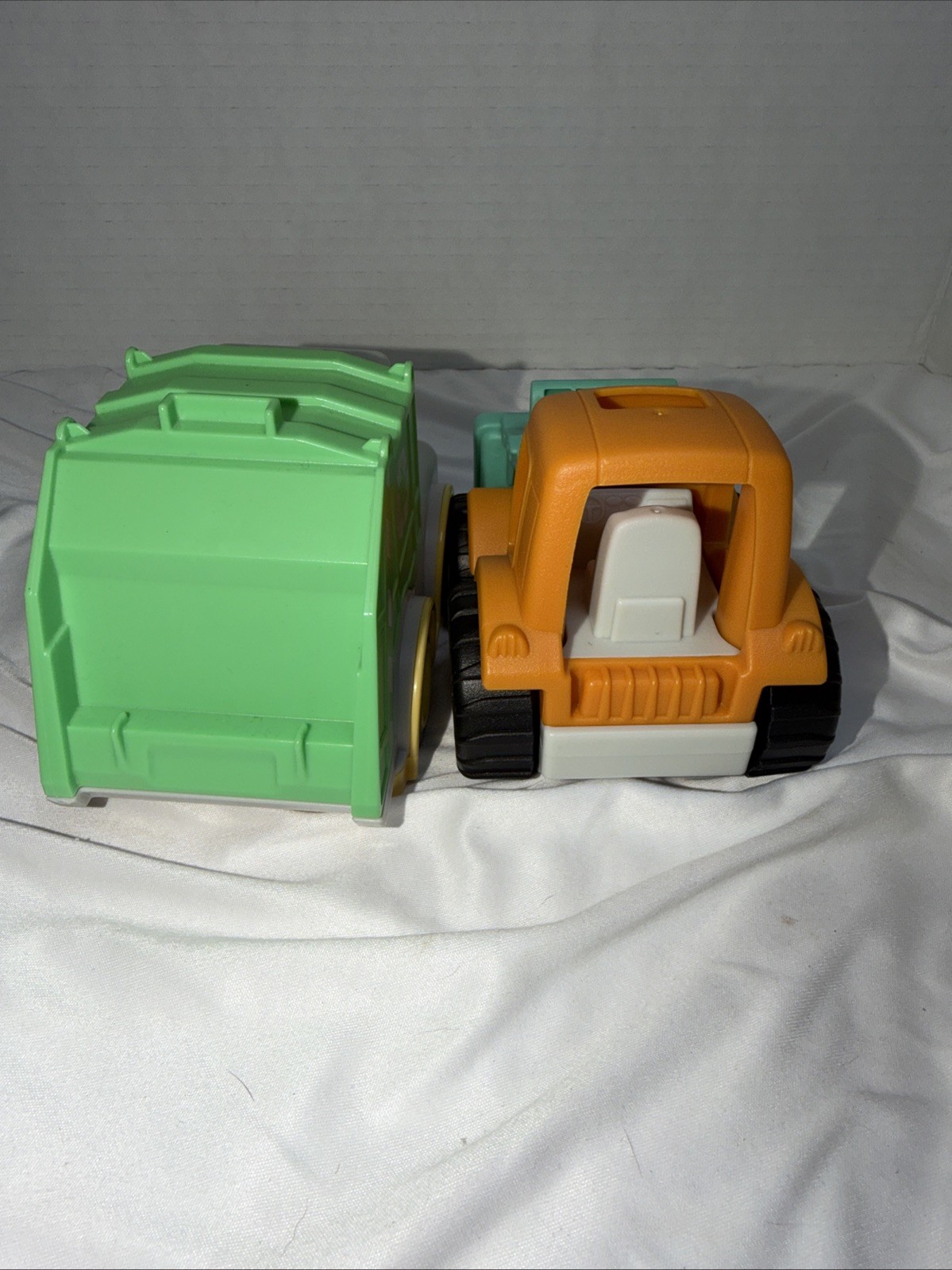 Giggle Scape Plastic Truck Set Dump Truck Bull Dozer Cement & Garbage Truck 4