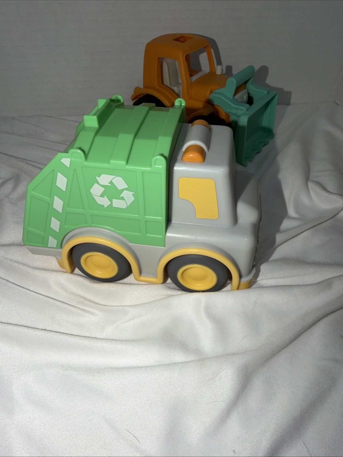 Giggle Scape Plastic Truck Set Dump Truck Bull Dozer Cement & Garbage Truck 4