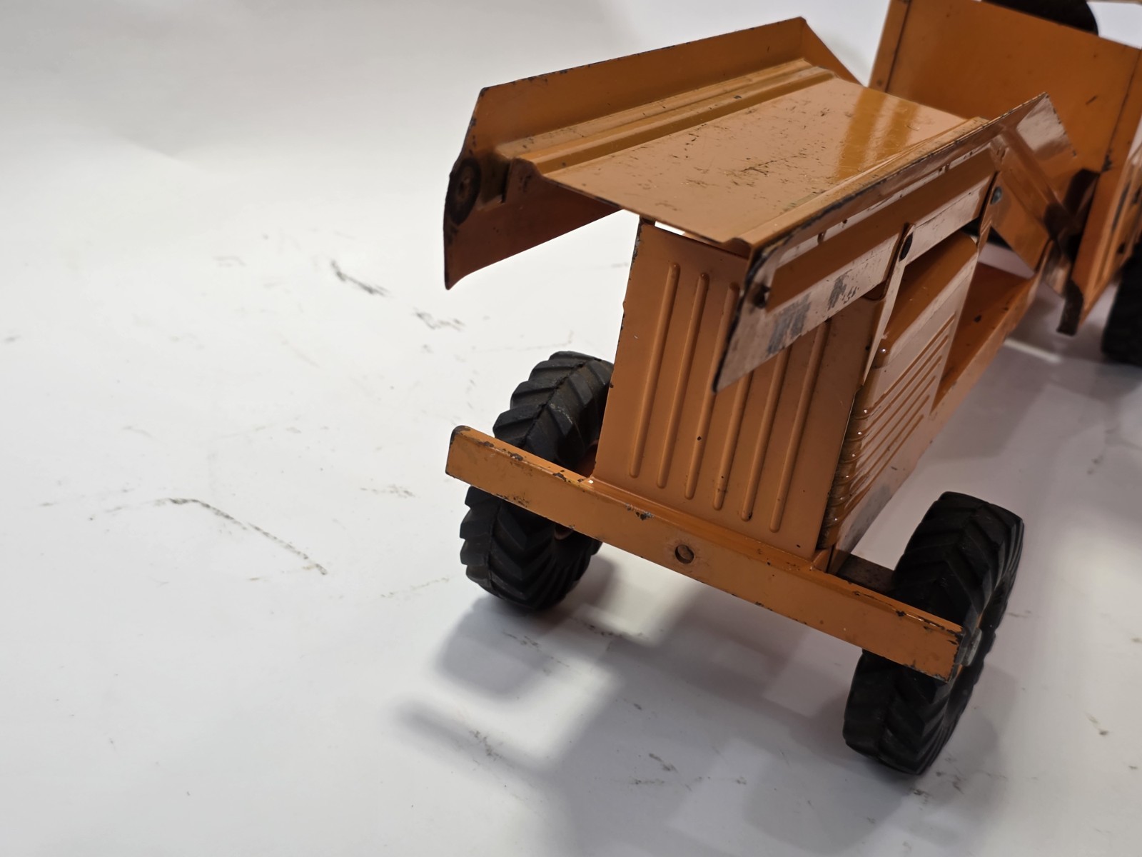 Vintage Nylint 1800 Pressed Steel Adams Travel Loader Construction Truck (14F)
