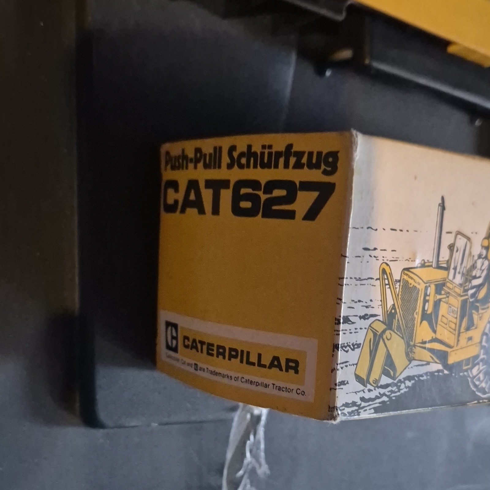 NZG CAT 627 Push-Pull Scraper 1:50 Yellow Diecast Model No.127