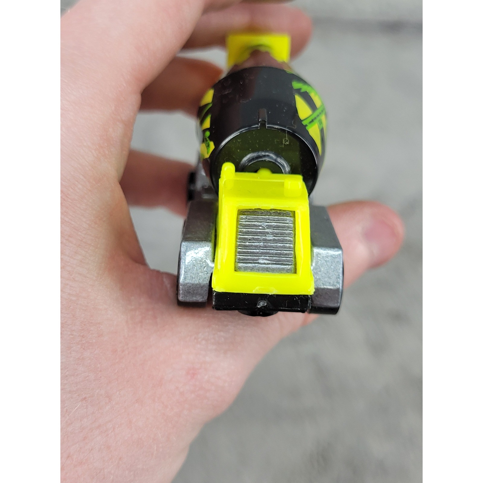 Hot Wheels Cement Mixer Neon Yellow Black Drum 1991 Mattel Malaysia Diecast