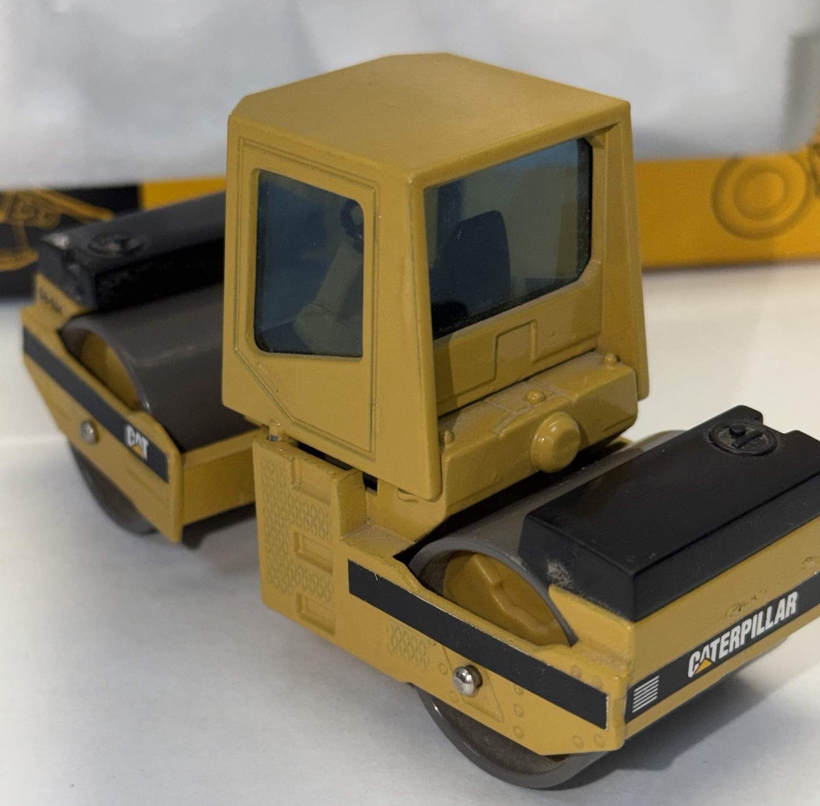 Caterpillar Cat CB-534 Roller Compactor with Cab Joal 1:50 Scale Model #244