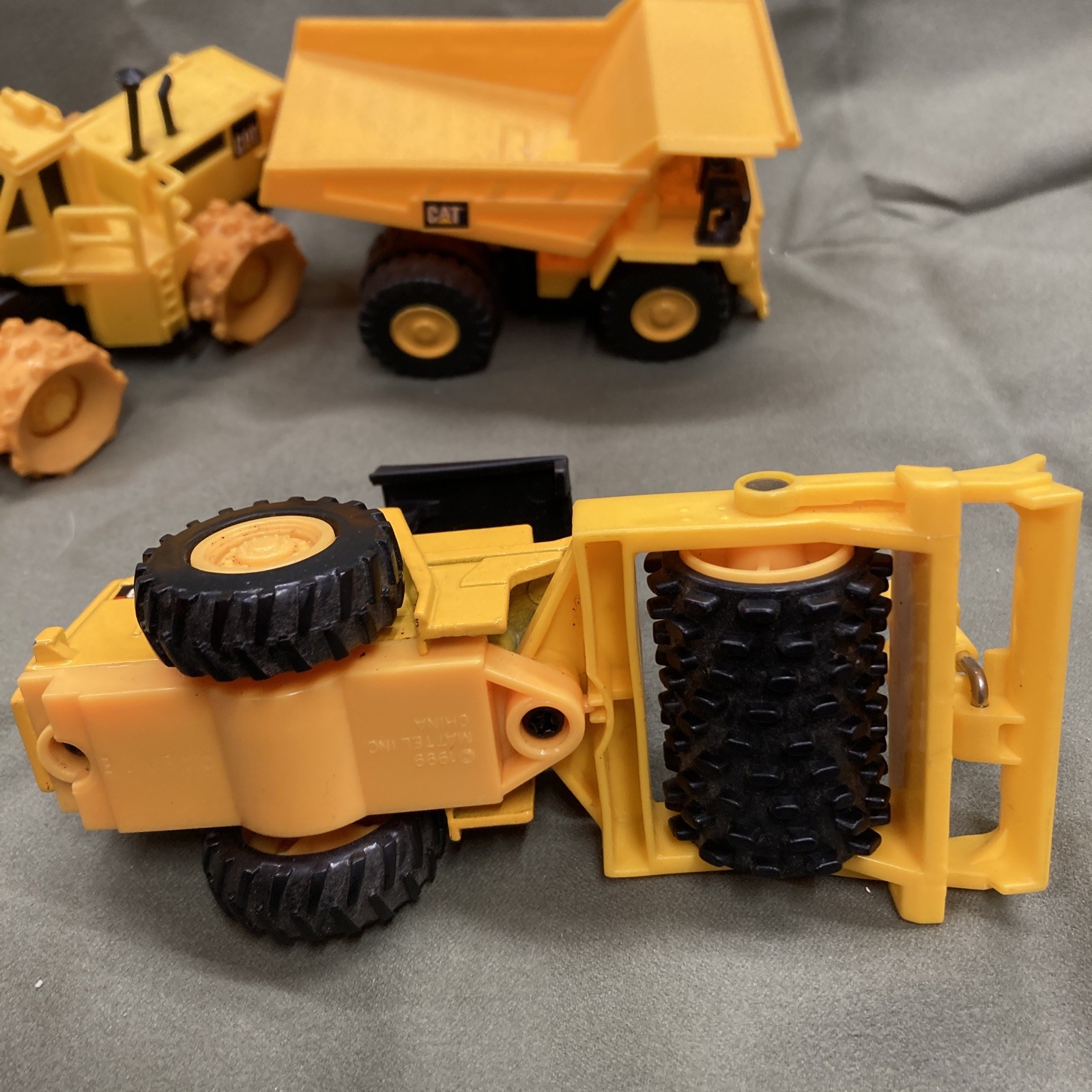 lot Of 3! 1998 Mattel Yellow Cat Bulldozer Tractor Dump Truck 1999 Compactor