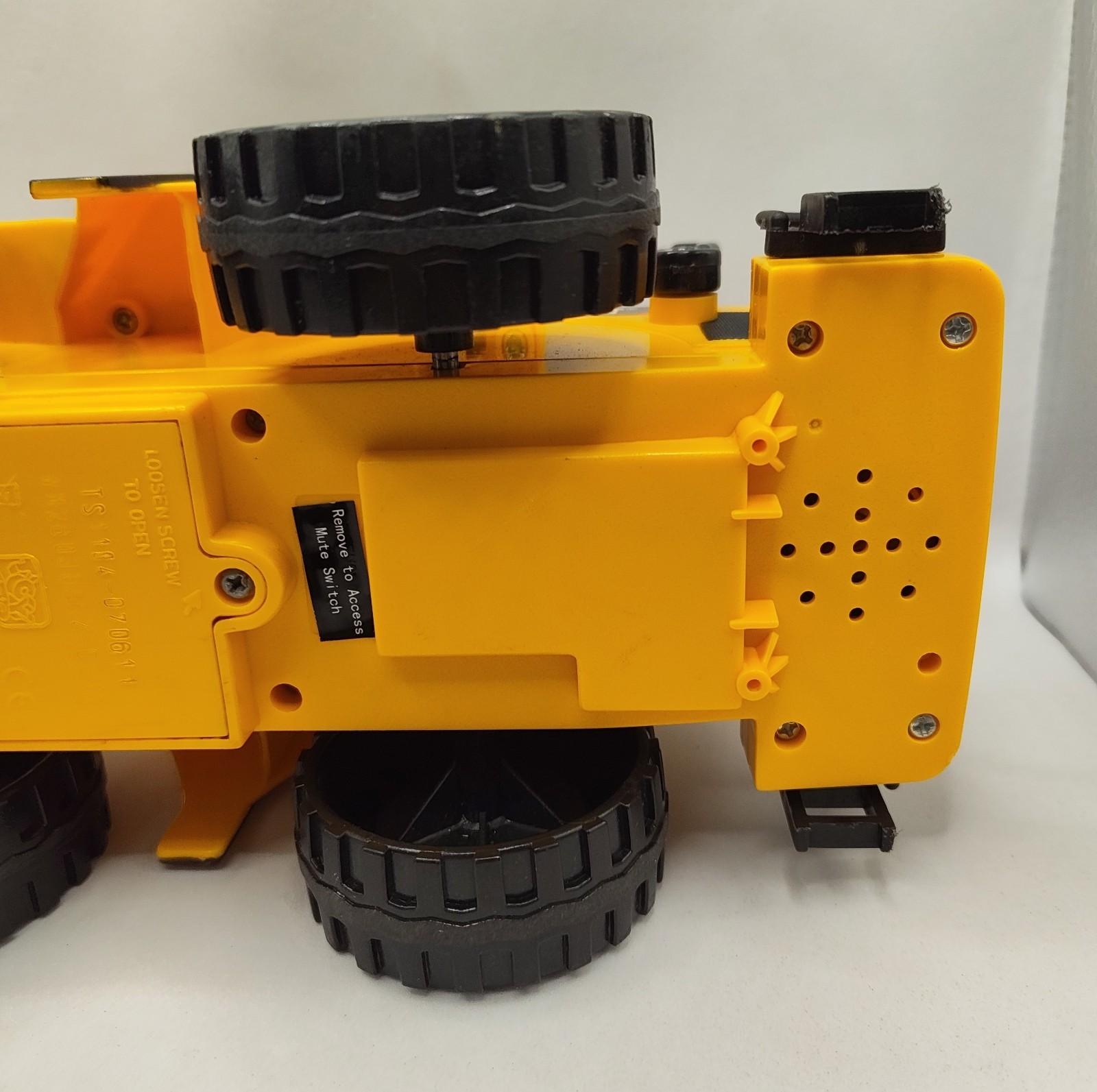 Toy State Industrial CAT Caterpillar Construction Front Loader Toy 12″ Yellow