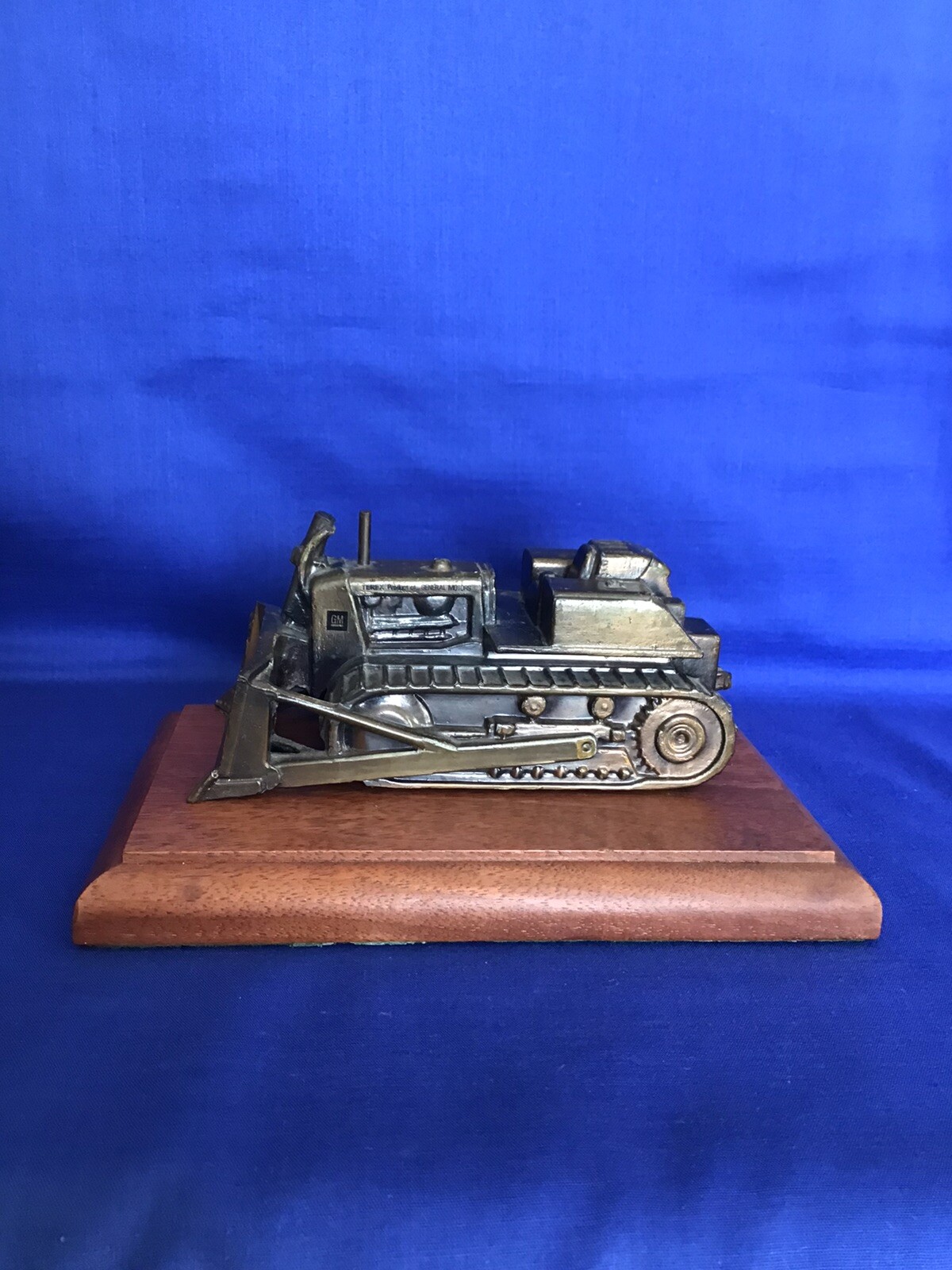 VINTAGE TEREX GM PRODUCT OF GENERAL MOTORS BRONZE BULLDOZER / DOZER DESK DISPLAY