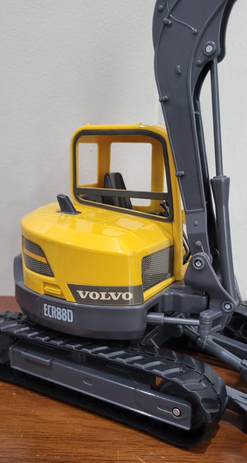 Volvo ECR88D Scale Functional Plastic Model Working Arm And Bucket Construction