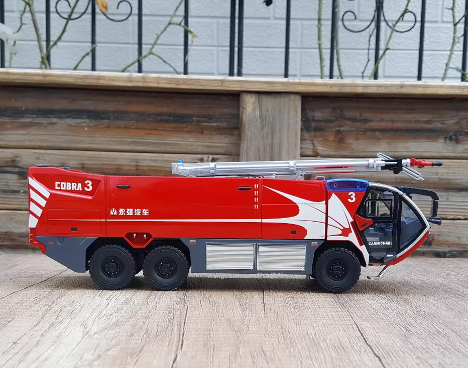 1:43 YongQiang COBRA3 Airport Foam Fire Truck Rescue Engine Diecast Model