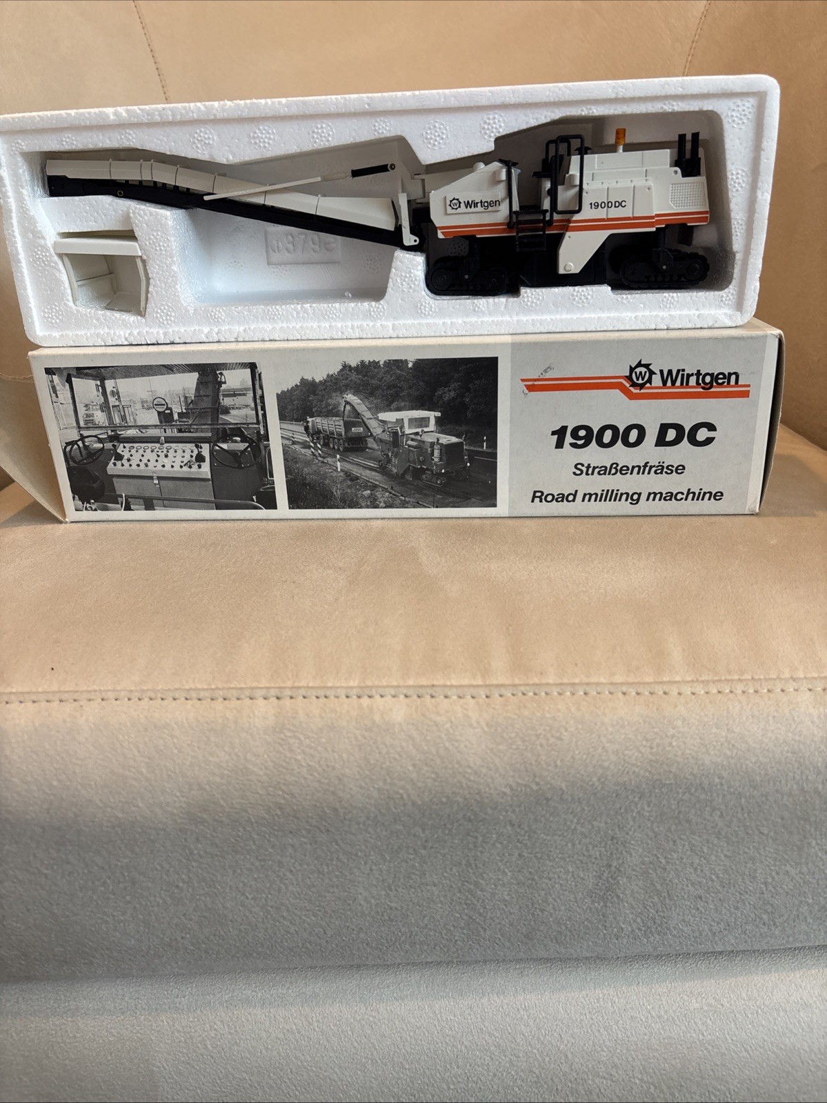 WIRTGEN 1900DC Road Milling Machine NZG 1:50 scale diecast #379