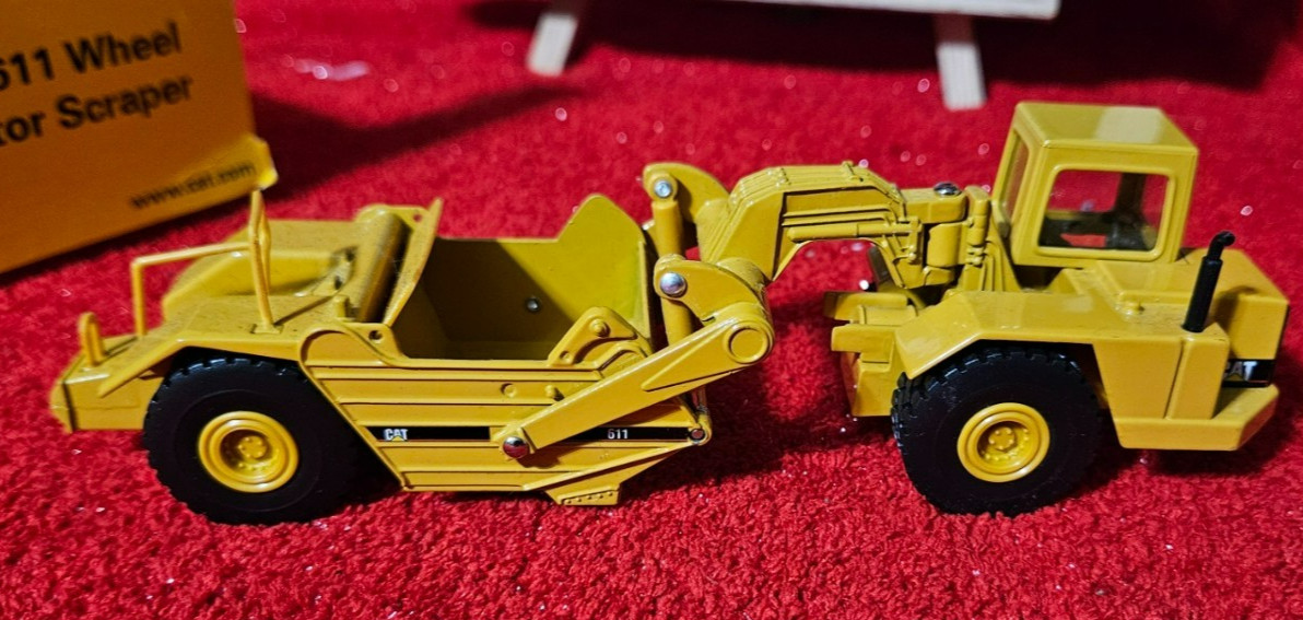 Caterpillar Cat Wheel Tractor 611 Scraper 1:64 Scale Diecast Masters