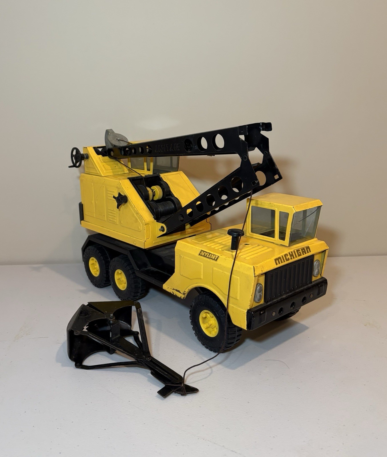 Vintage NYLINT Toy Michigan Shovel Crane T-24 Pressed Steel Yellow Truck