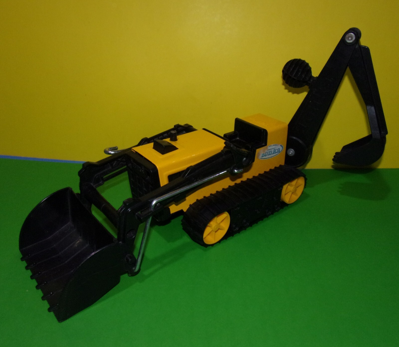 2012 Tonka Hasbro Truck Back Hoe / Front End Loader Plastic and Metal
