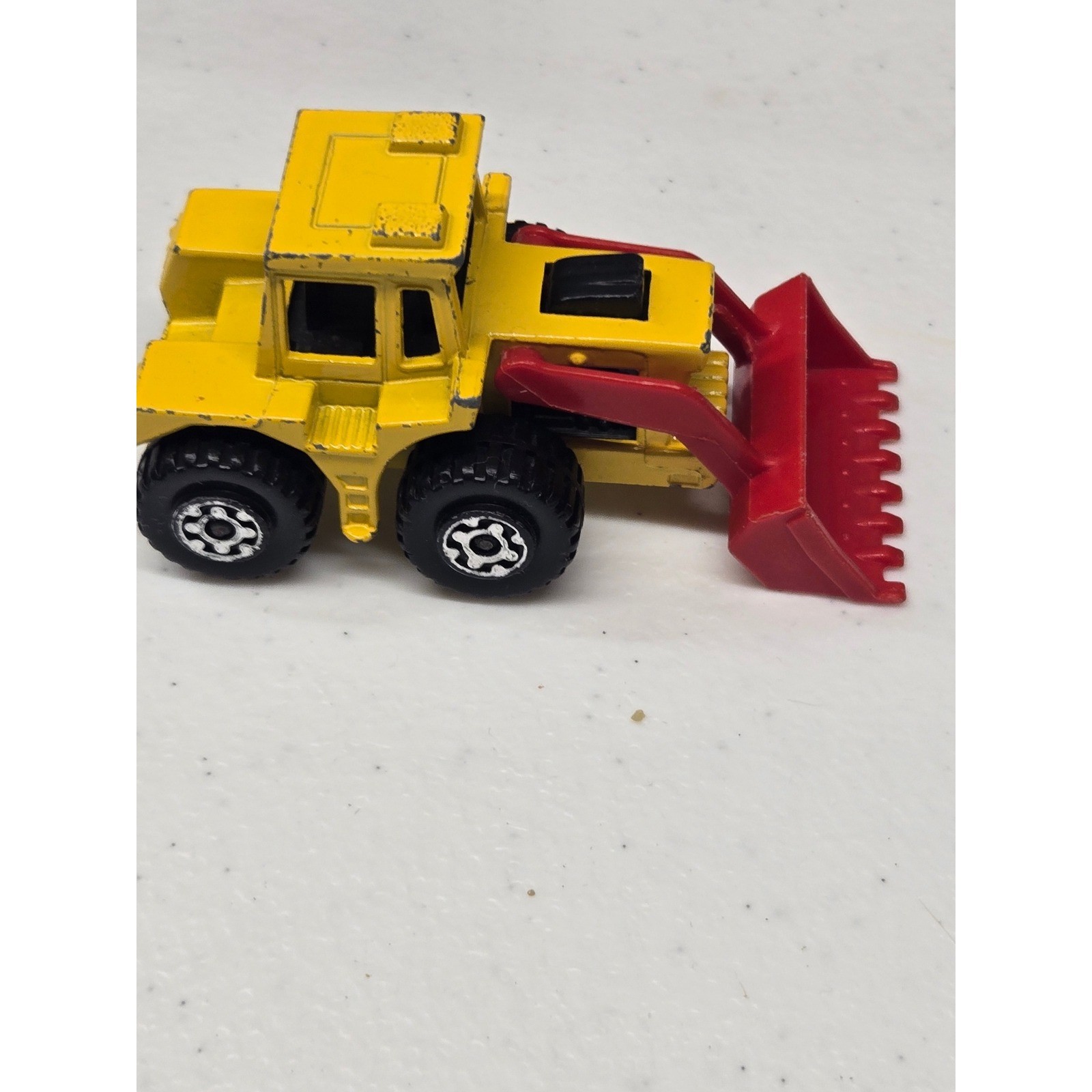 Matchbox Superfast No 29 Tractor Shovel Yellow Red Vintage Diecast Toy Car