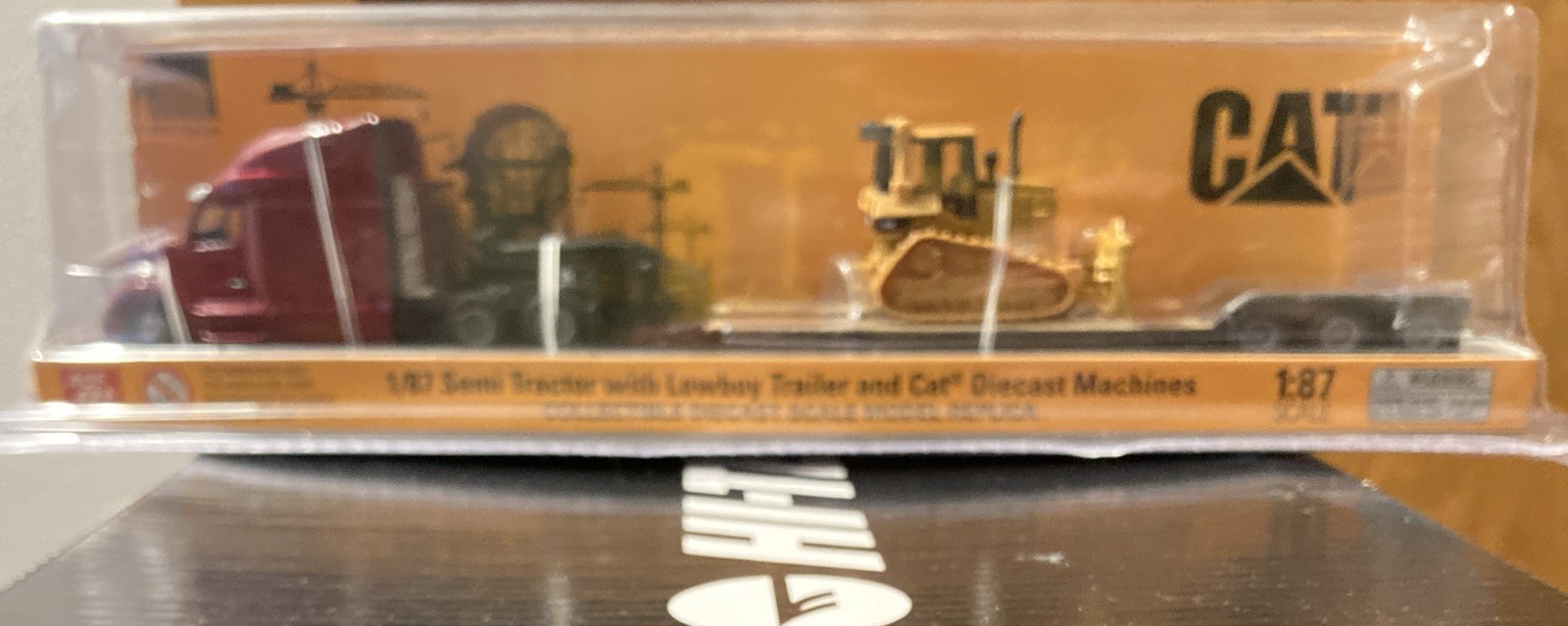CAT 1:87 Scale Semi Tractor with Lowboy Trailer Collectible Diecast Machines