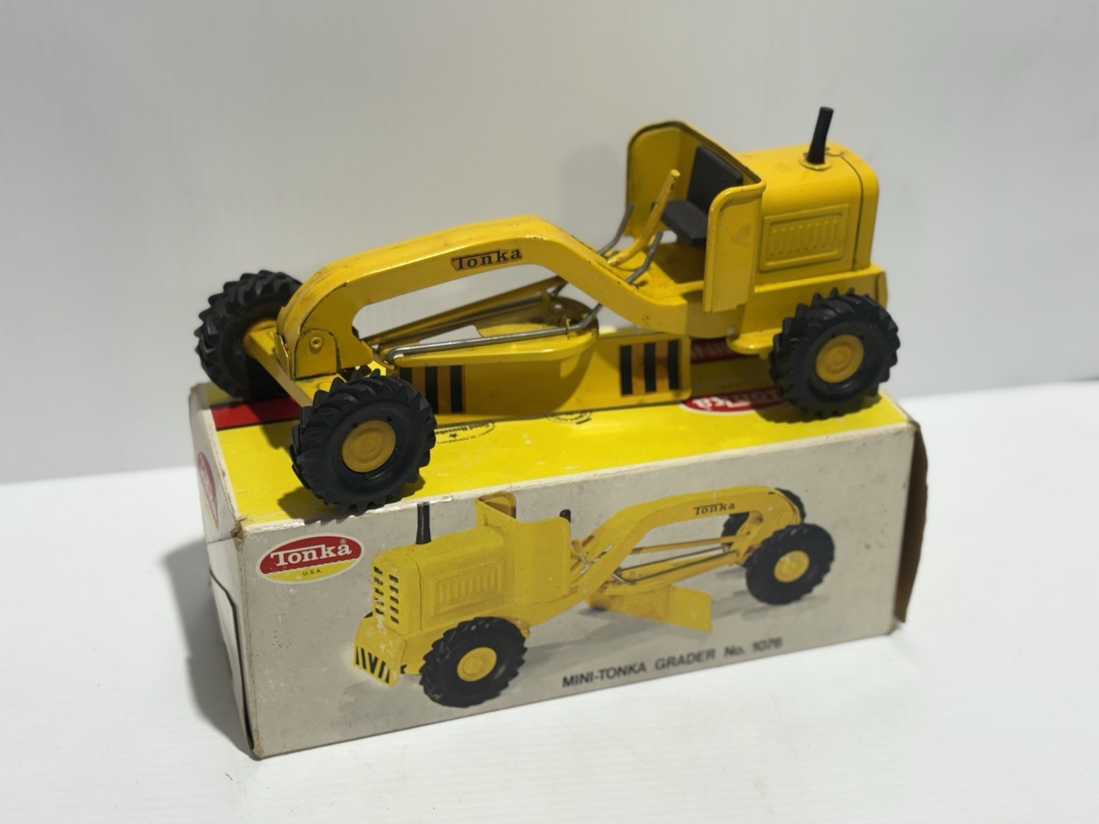 Mini Tonka Grader 1076 In Box