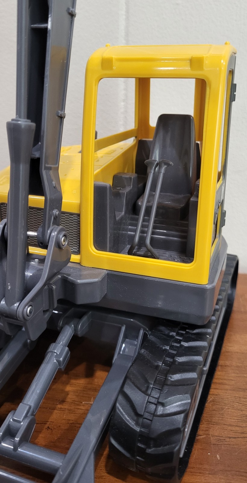 Volvo ECR88D Scale Functional Plastic Model Working Arm And Bucket Construction