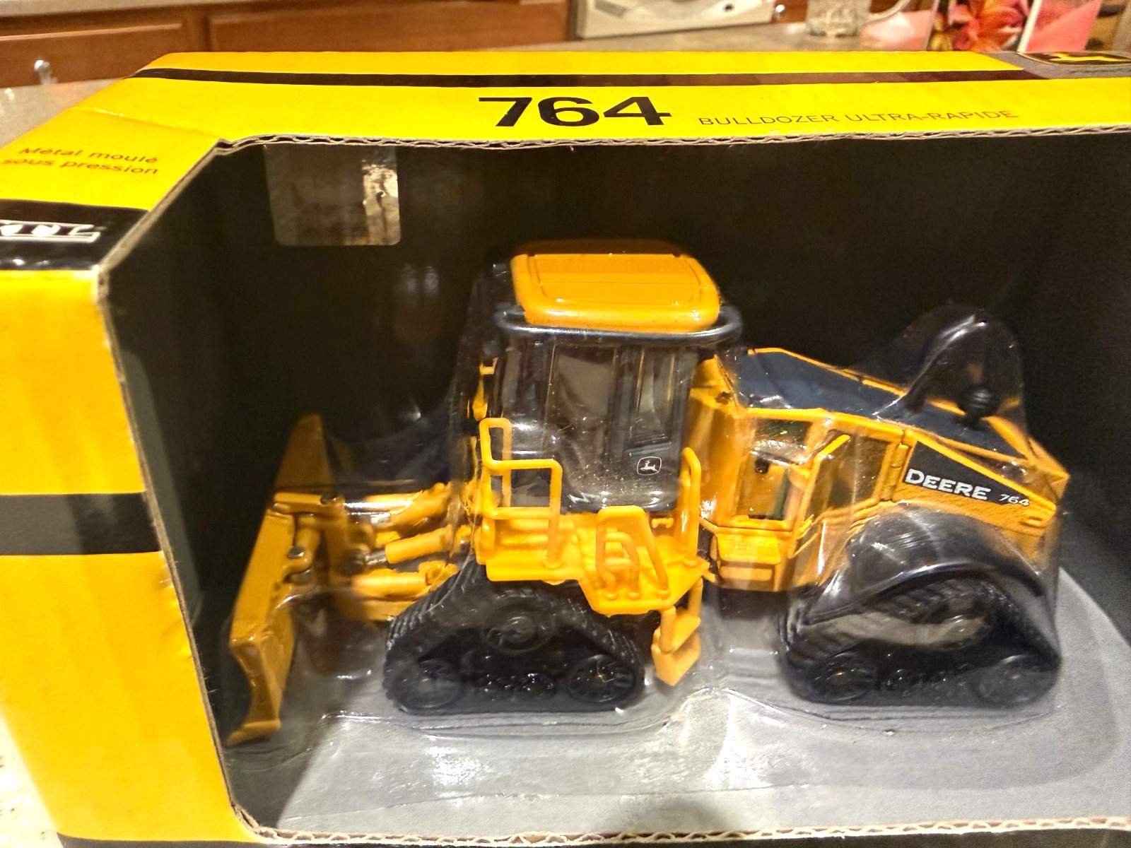 ERTL JOHN DEERE 764 HIGH SPEED BULL DOZER DIE CAST 1:50 BRAND NEW MINT