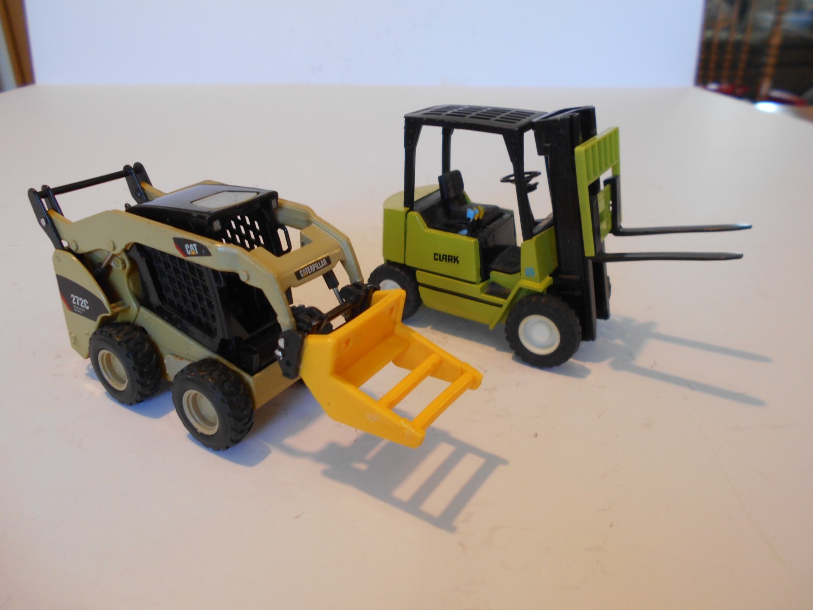Norscot 1:32 Cat 272C Skid Steer Loader & Ertl 1:25 Clark GPA20 Fork Truck, Used