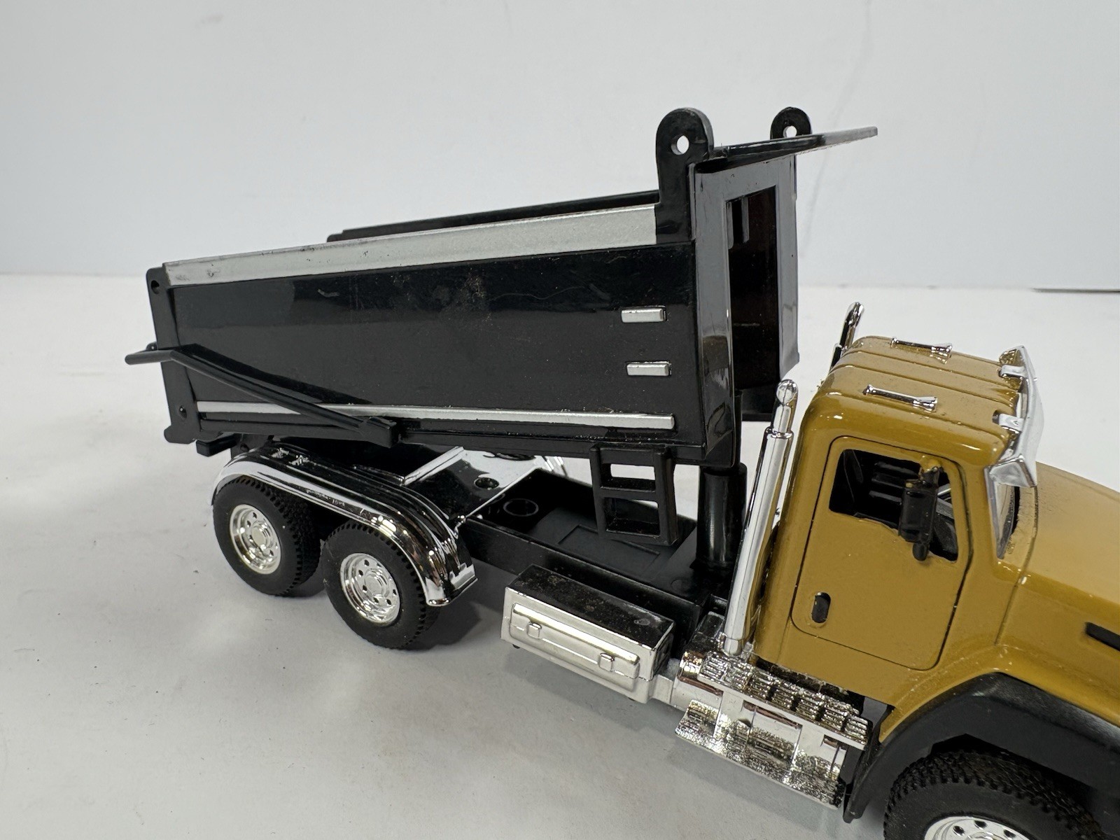 Toy Dump Truck Construction Equipment Model MAXMetal Toy Vehicle Toys for Boys