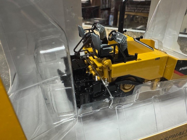 Norscot 1/50 Caterpillar AP600D Asphalt Paver #55259 📌USA📌