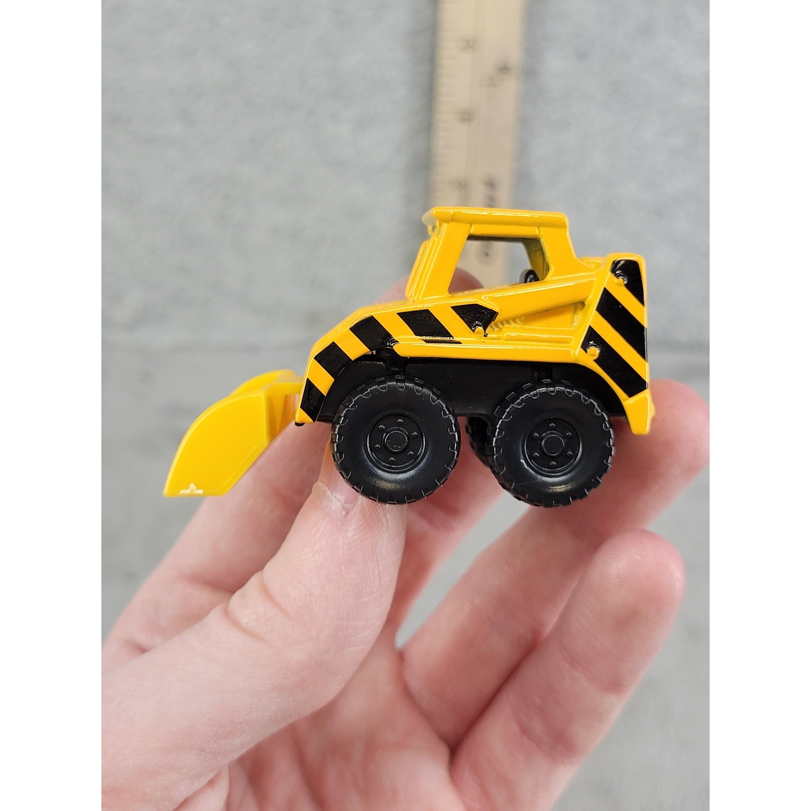 Maisto Fresh Metal Little Loader Yellow Diecast Construction Skid Steer Toy