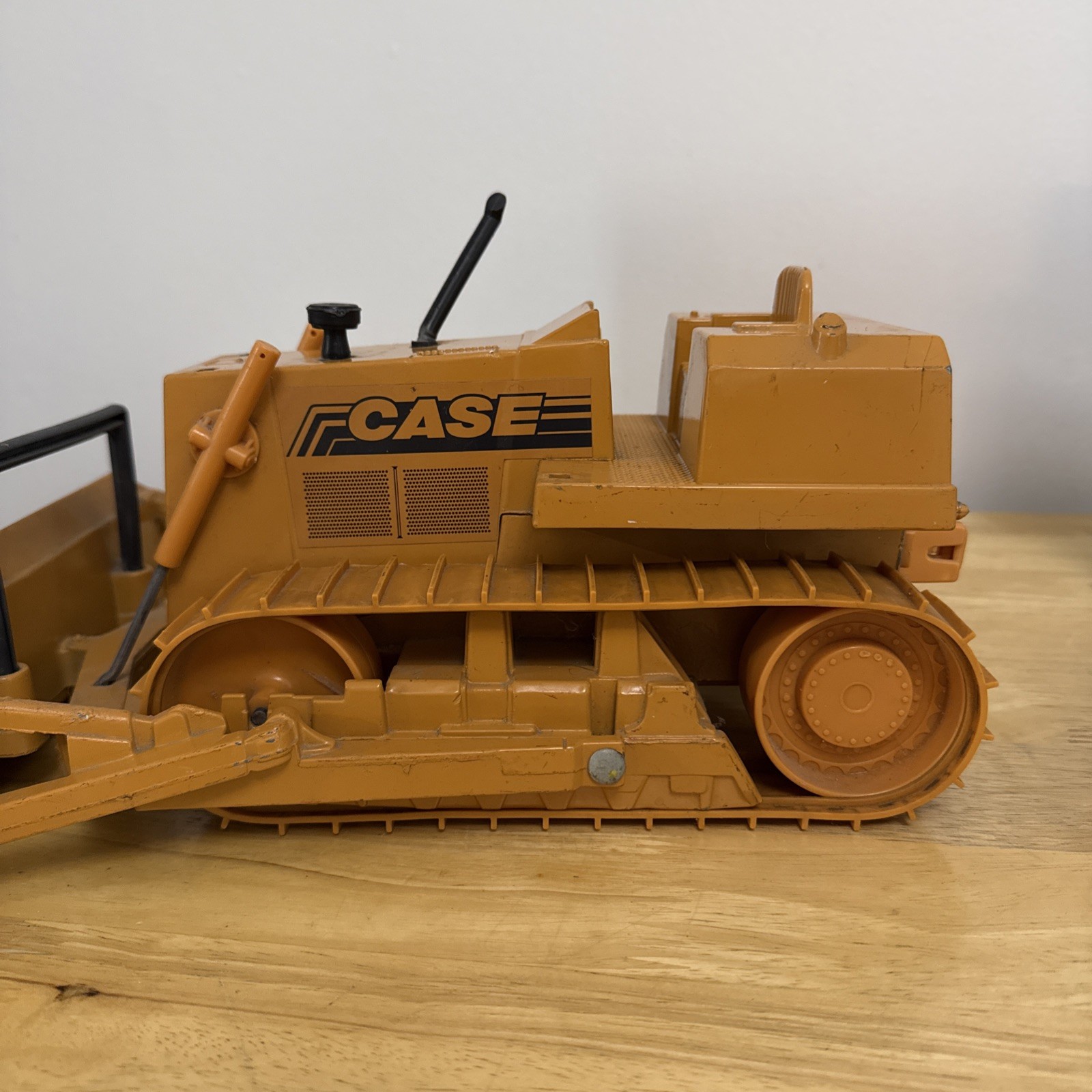 Ertl Case 850G Long Track Diecast Dozer 1:16 Moveable Tracks Adjustable Blade