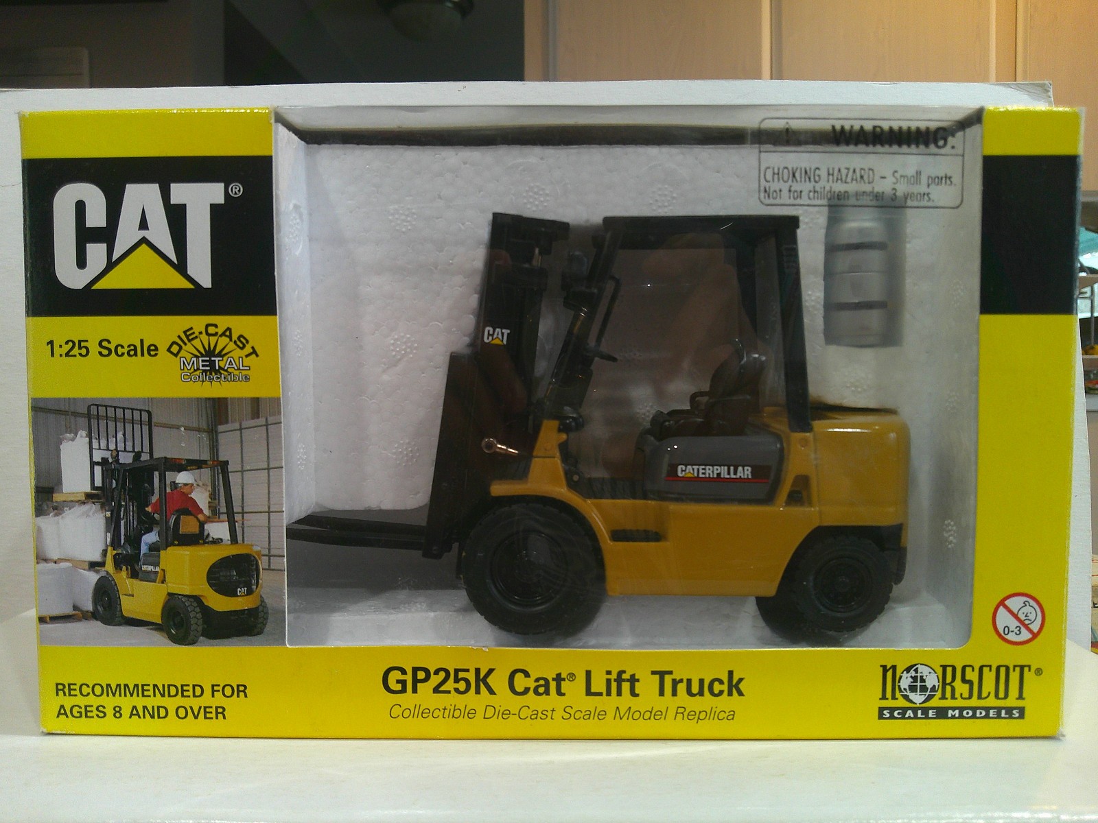 Norscot CAT GP25K Lift Truck 1:25 Scale Yellow Sealed Good+ Box