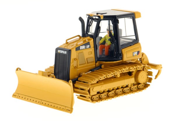 DIECAST MASTERS – CATERPILLAR D5 K2 LGP Equipped with Accompanied Ripper…