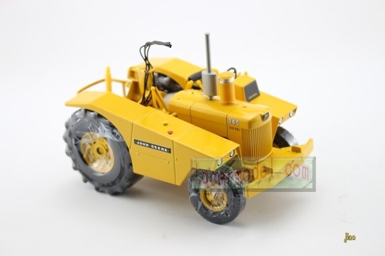 1:24 Scale John Deere 840 Diesel with 400 Scraper – Reuhl Model #JD840/400 New