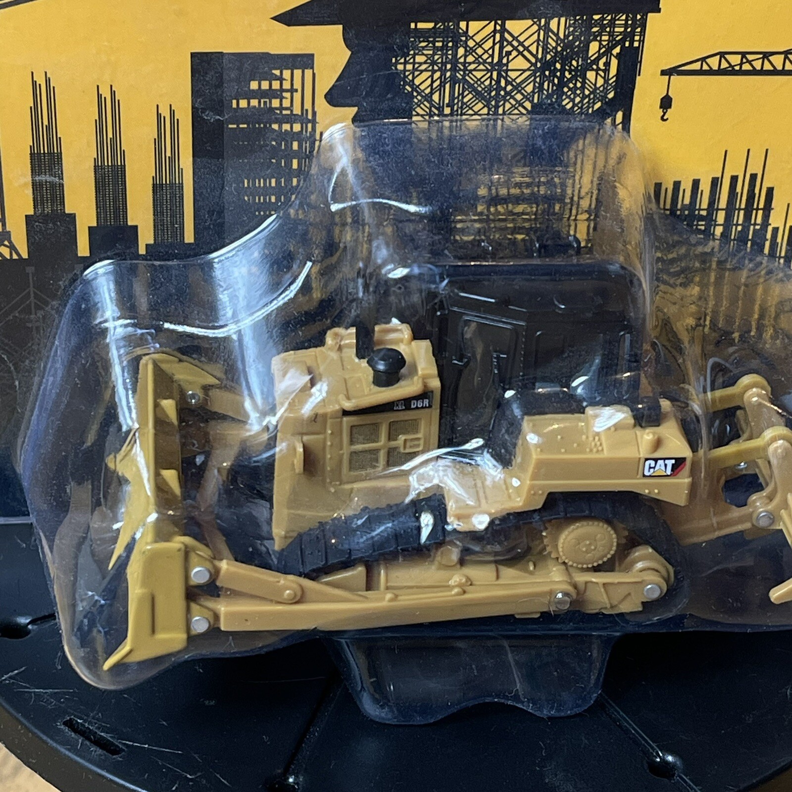 Diecast Masters – 1:64 Scale Cat D6R Track-Type Tractor (BBDM84645CS)