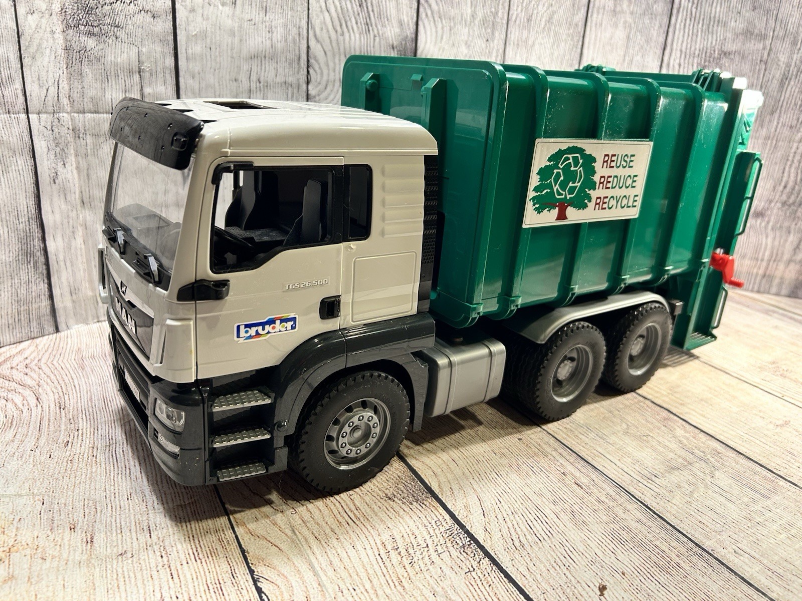 Bruder MAN TGS Recycling Truck 1/16 03763 Green Garbage Bin Loader Germany