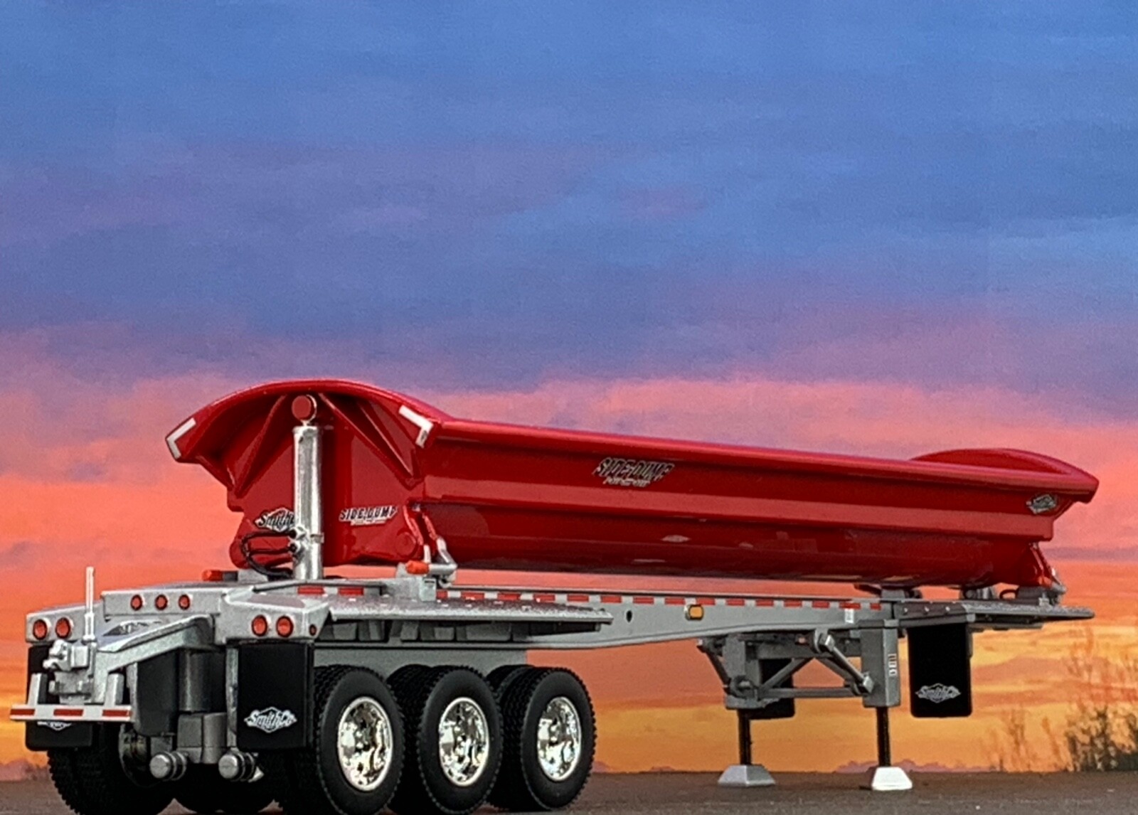 1/64 DCP RED/SILVER SMITHCO TRI-AXLE SIDE DUMP TRAILER