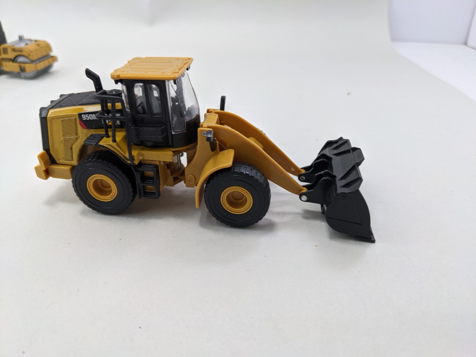 Ertl John Deere Road Scraper , HD Cat Loader, Hot Wheels Steam Press Lot Of 3
