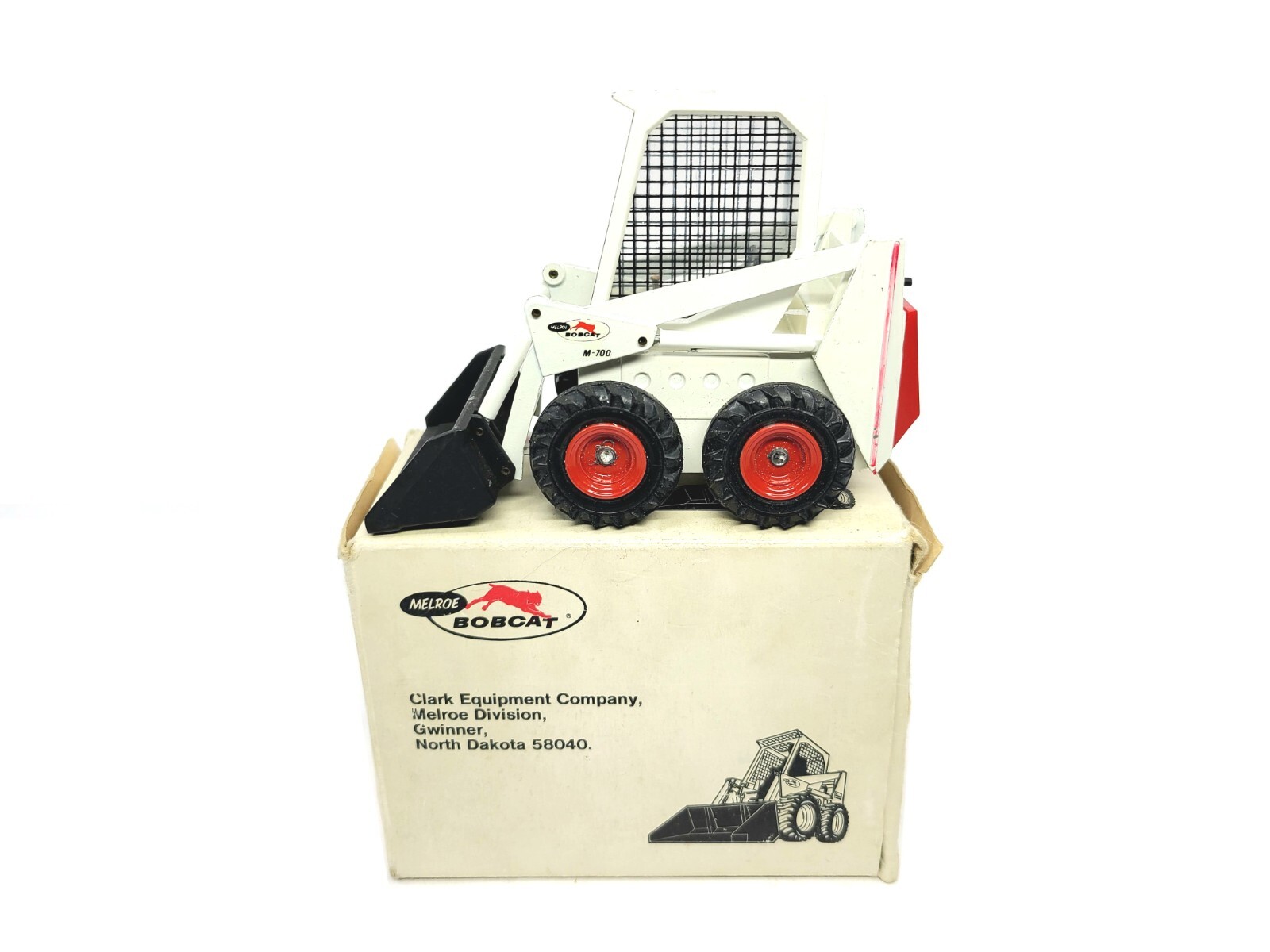 Bobcat Clark M-700 Skid-Steer Loader – Conrad Gescha 1:24 Scale Model #2401.1