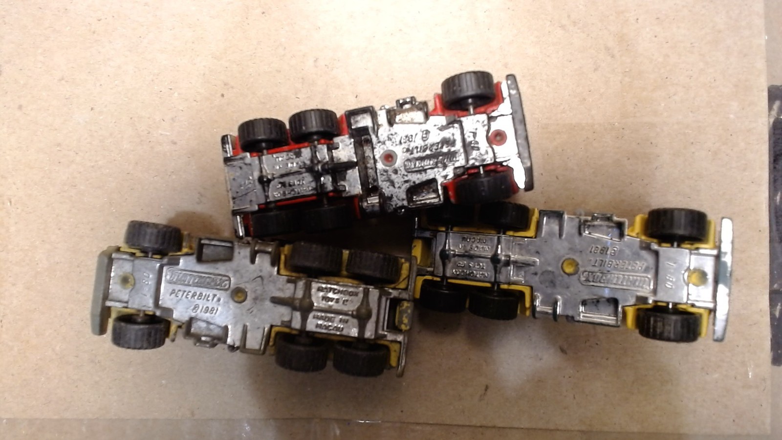 3 Matchbox Peterbilt Trucks – Pace (2),Getty – Yellow, Red – Macau – 1:80